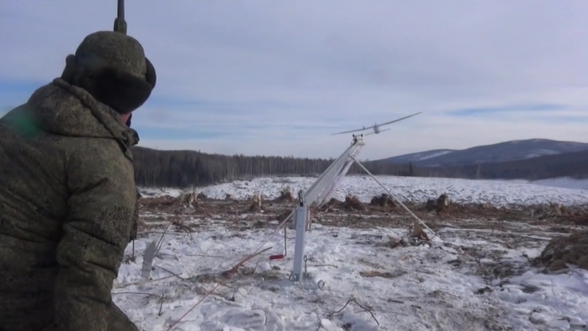 Беспилотник помогает военным в ликвидации затора на Бурее