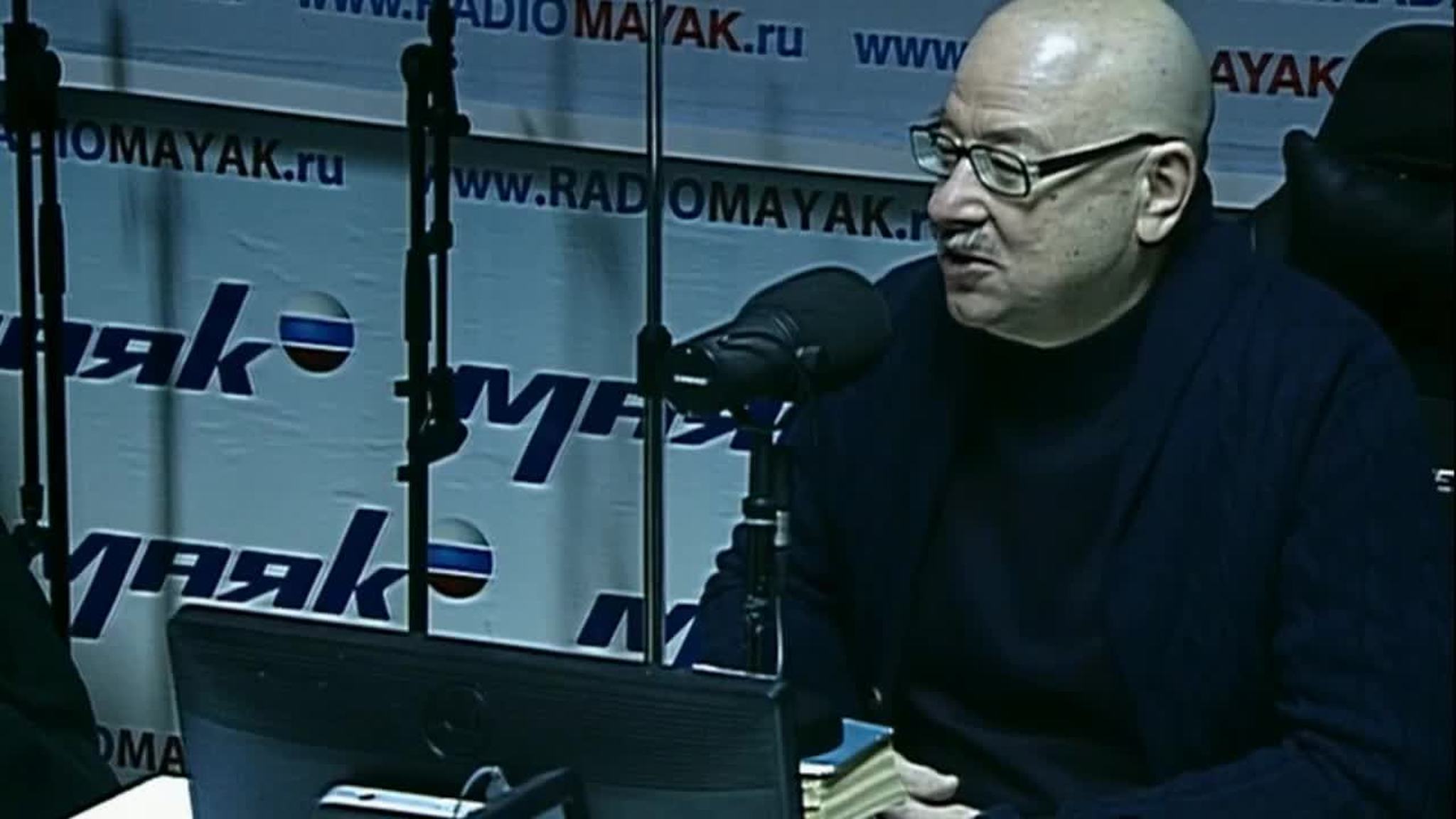 Социальное "лицо": почему мы надеваем маски в обществе и стараемся казаться лучше?