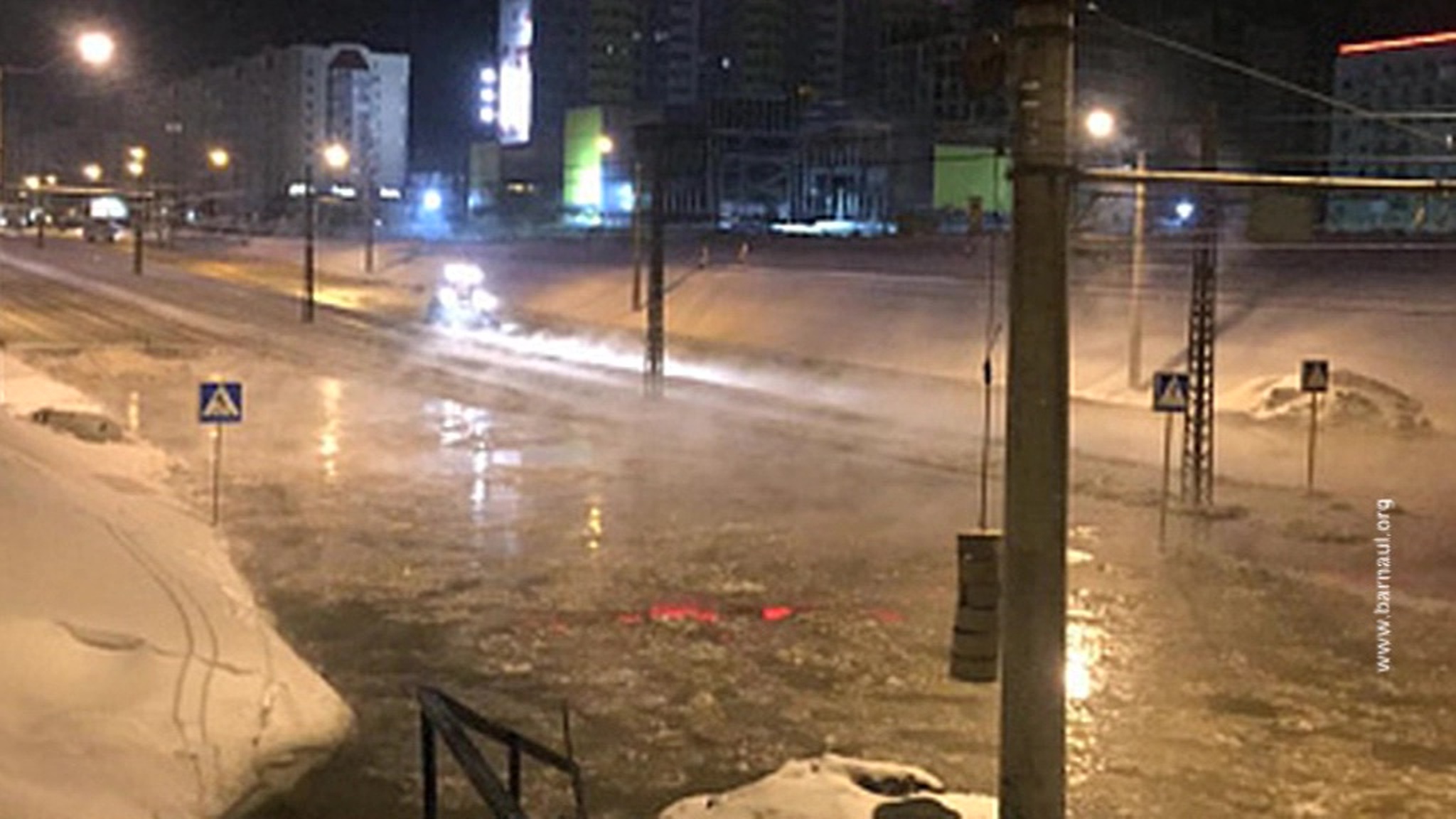 В Барнауле в сильный мороз произошла авария на теплотрассе
