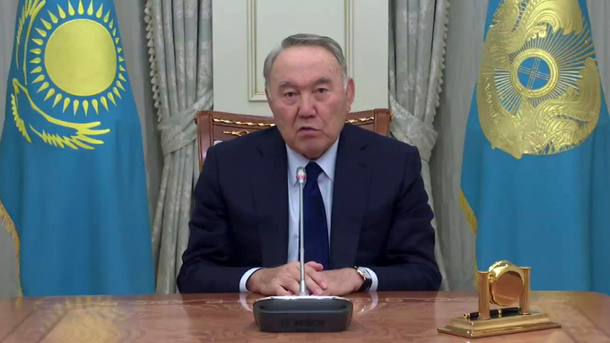 Назарбаев отправил правительство в отставку за отсутствие "положительных изменений"