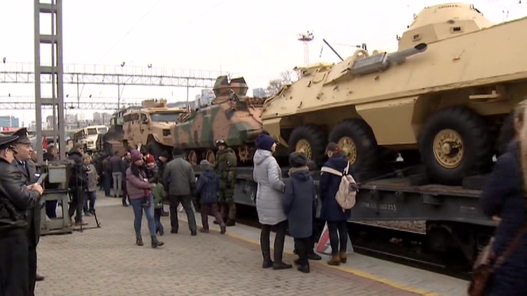 Во Владивосток прибыл поезд с военными трофеями из Сирии