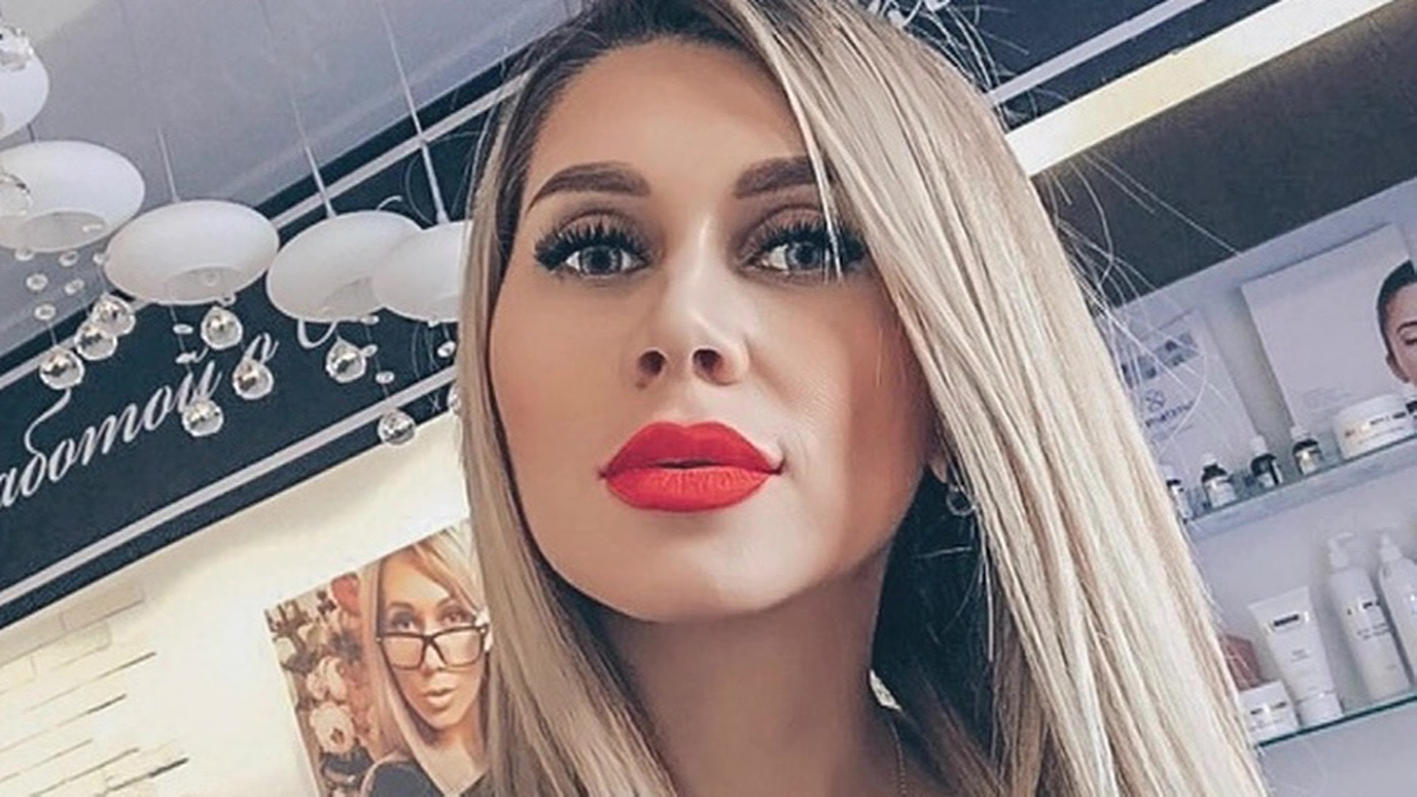 Жену уральского священника затравили за участие в конкурсе красоты