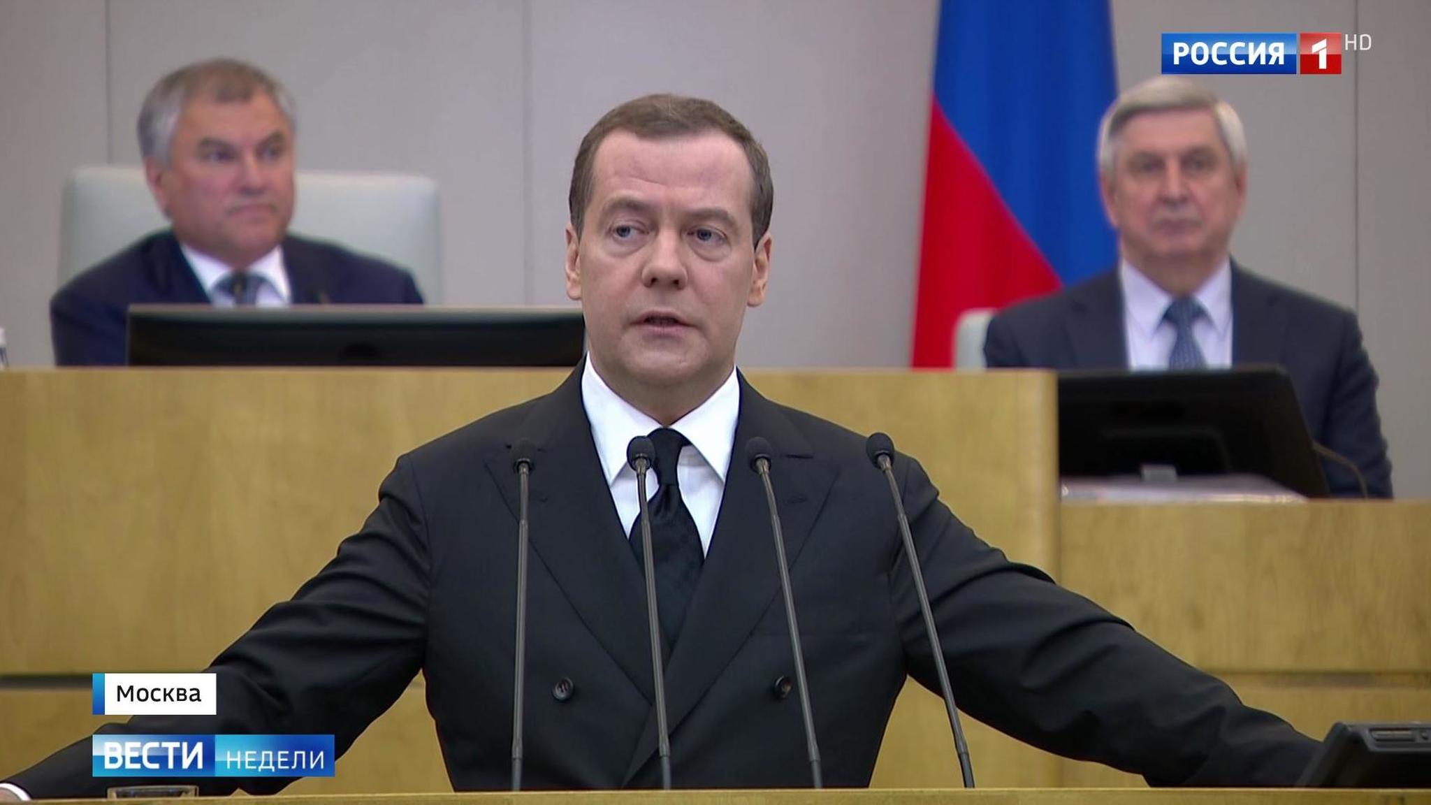 Медведев указал на важность баланса в экономике
