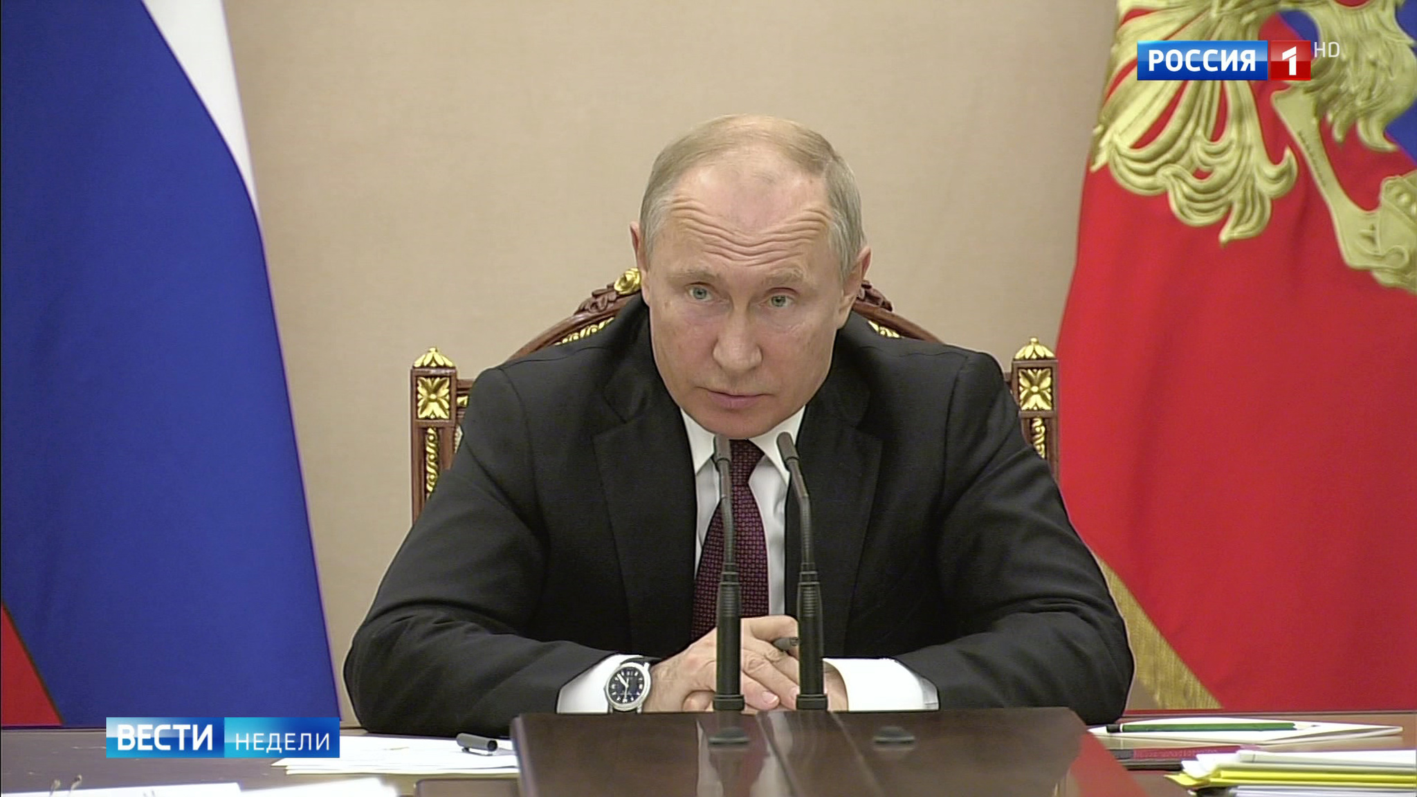 Путин принял участие в съезде профсоюзов и провел совещание с правительством