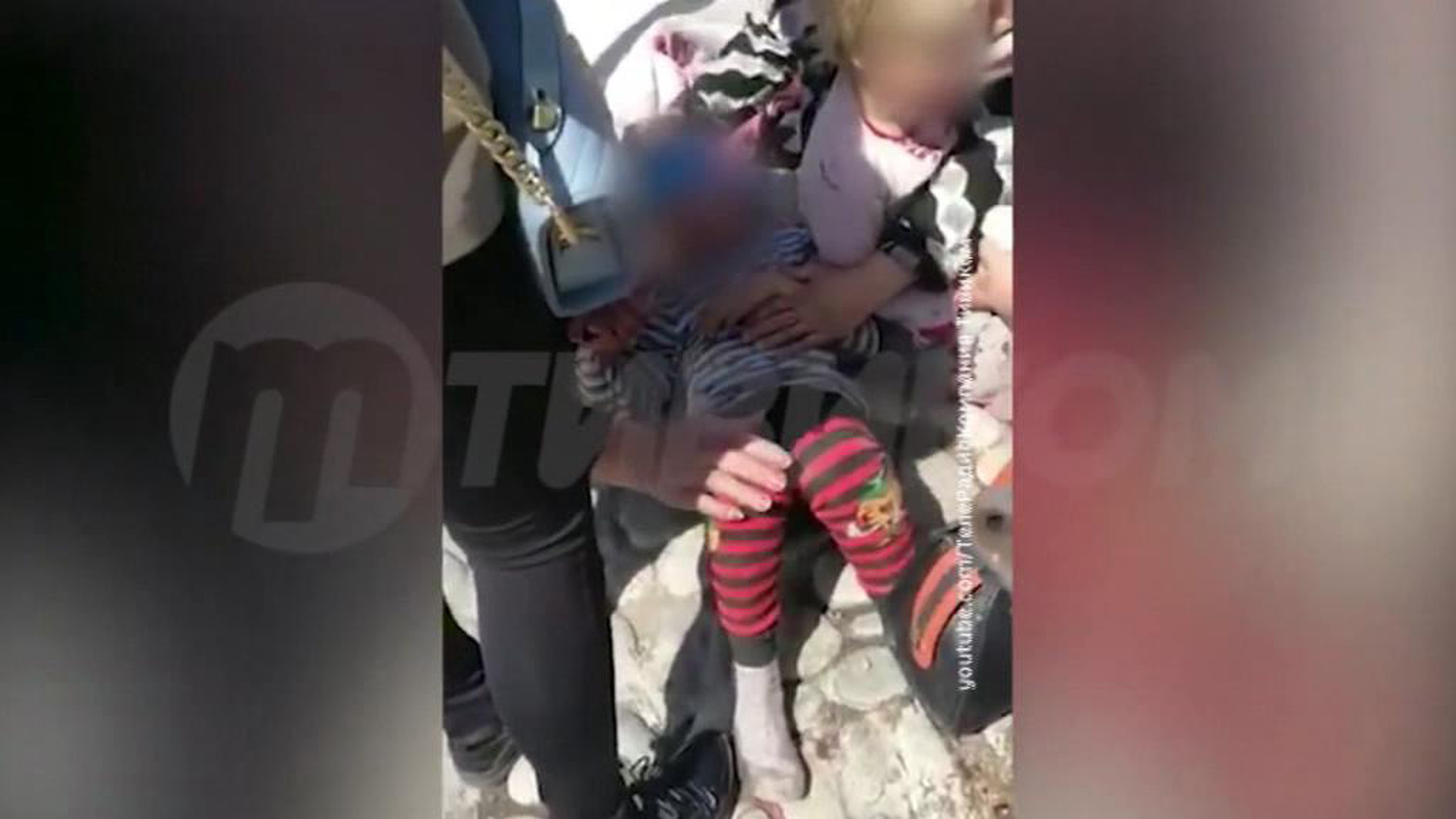 В Улан-Удэ ветром снесло детский батут, пятеро пострадали