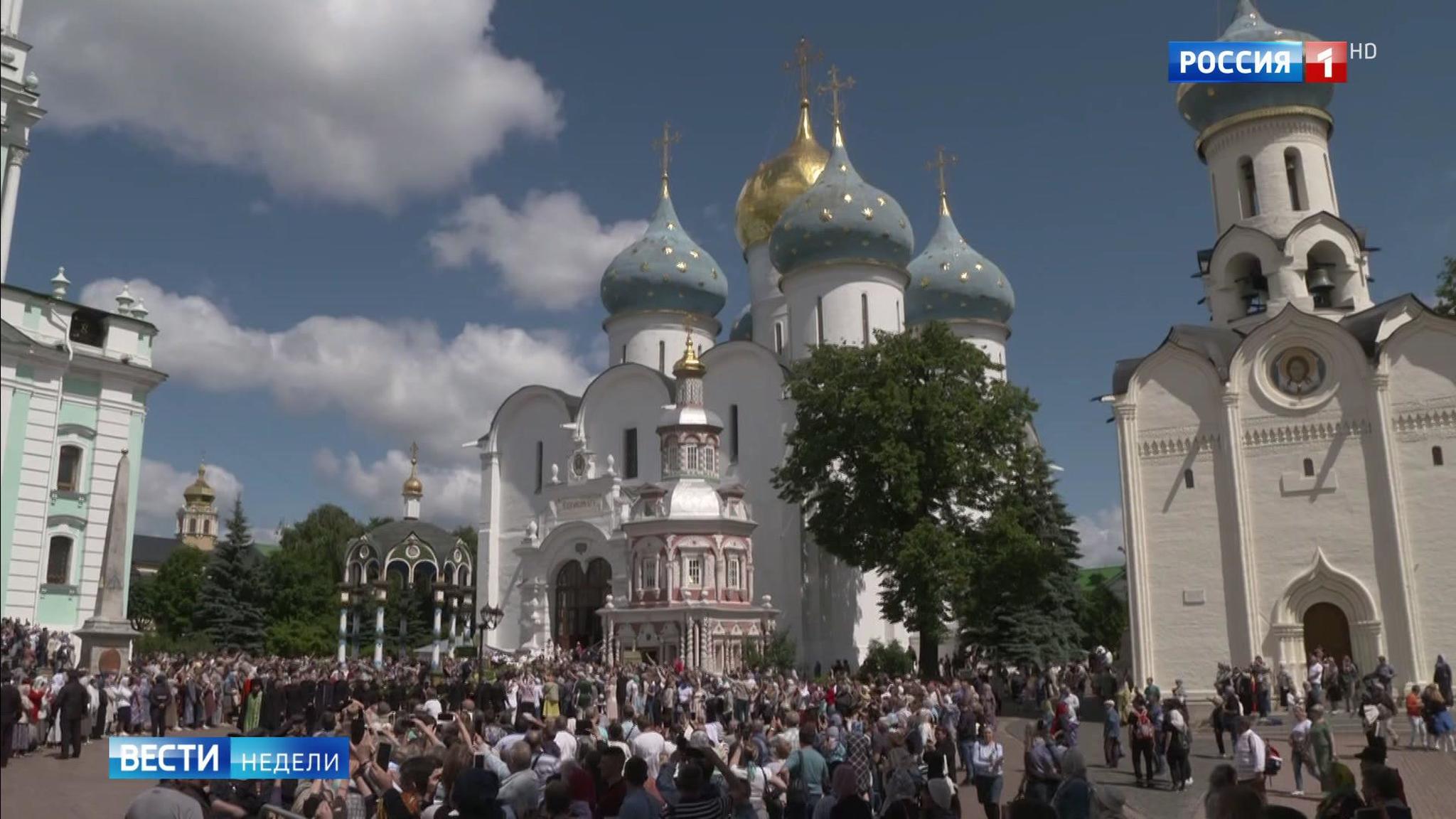Православные отмечают  праздник Святой Троицы