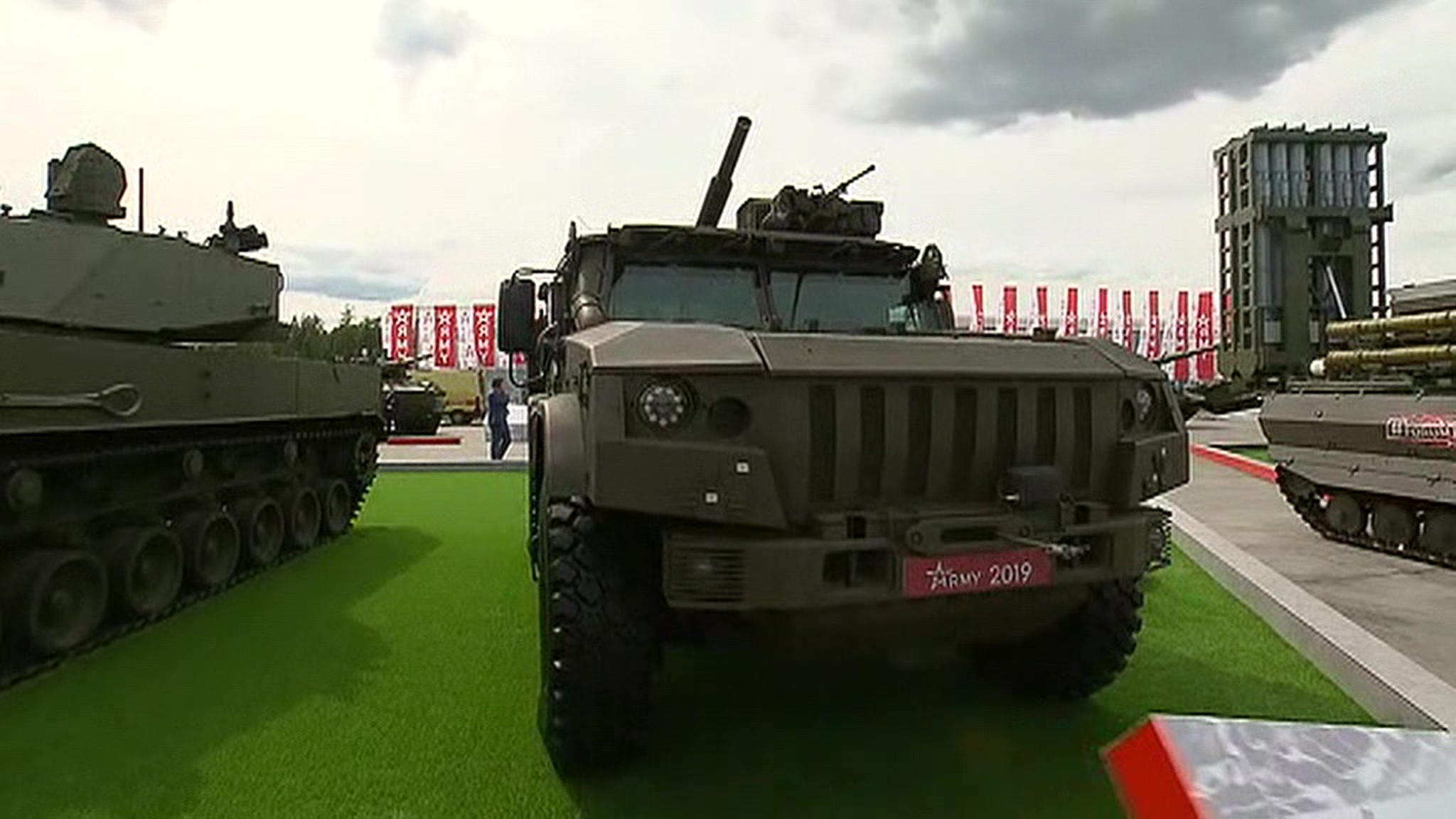 "Армия-2019": российское оружие заинтересовало зарубежные делегации