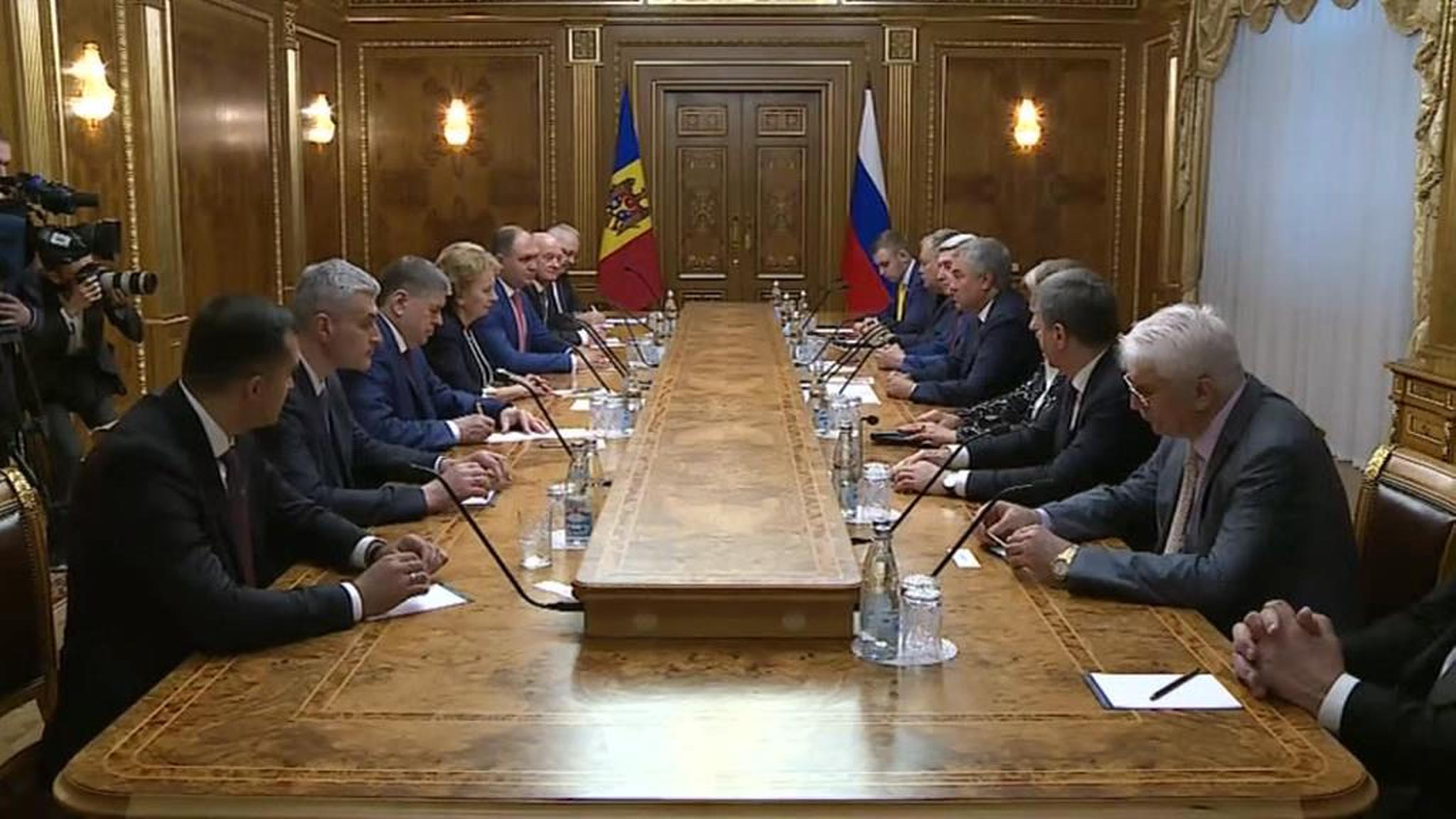 Медведев встретился со спикером молдавского парламента