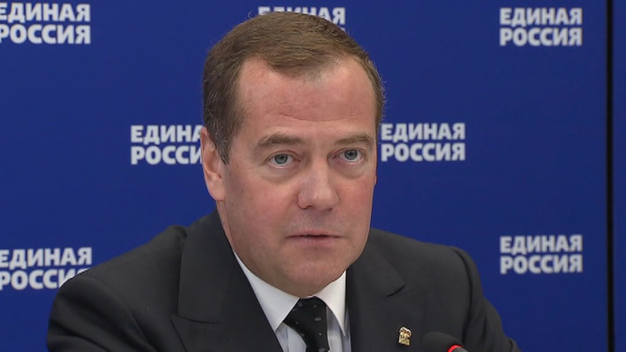 Паранойя и юридическое фиглярство: Медведев сожалеет о срыве телемоста Россия-Украина