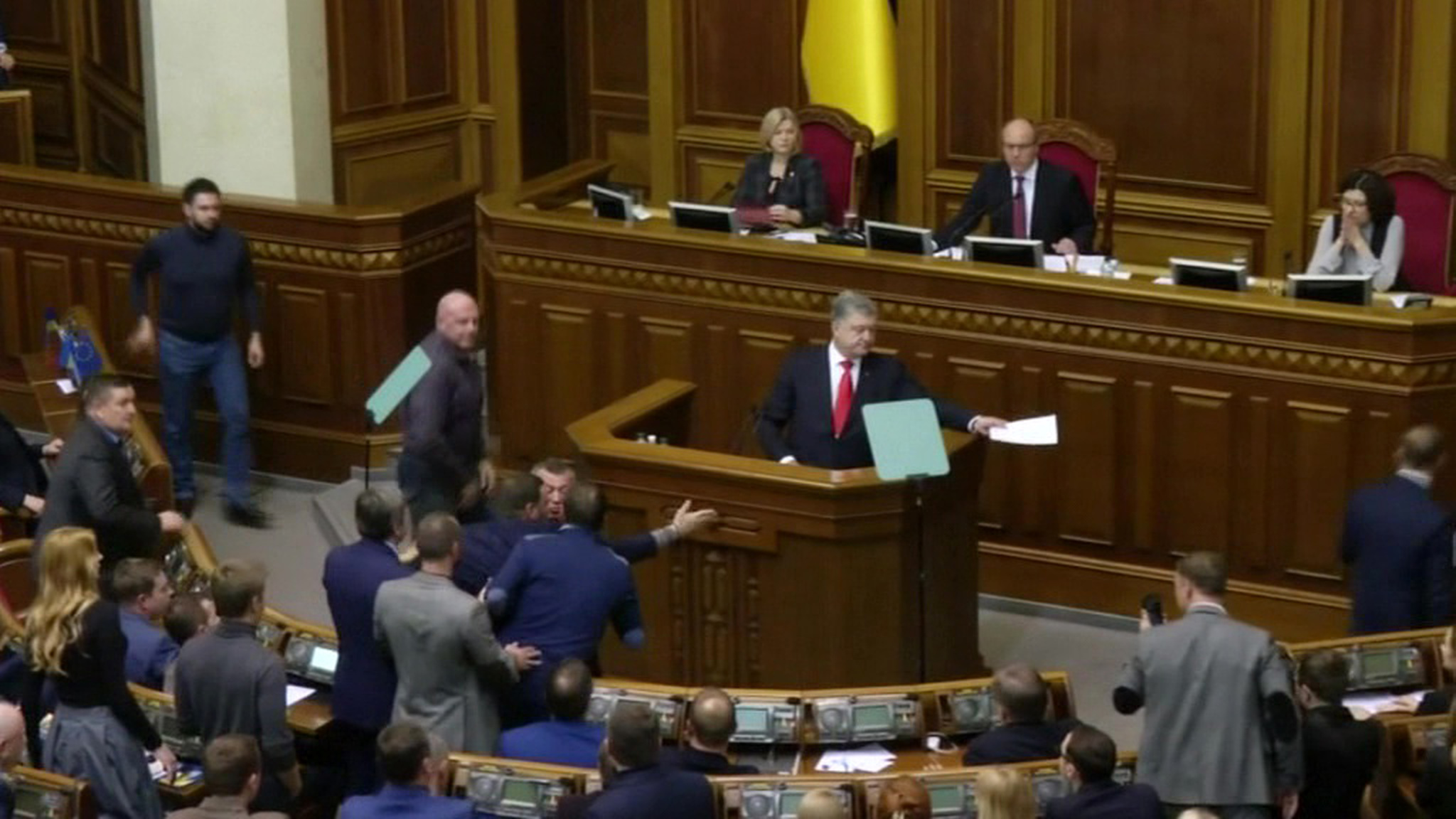 10 уголовных дел: вернется ли Порошенко в Киев из заграничного отпуска