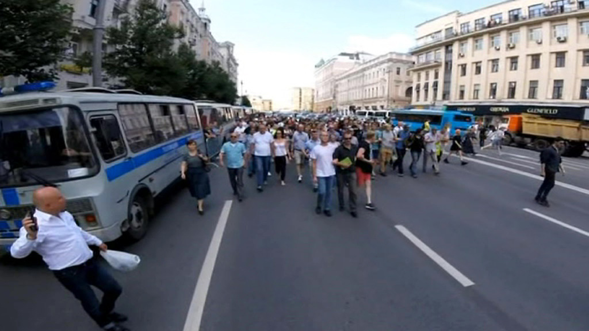 Сожжем твой дом: разгонявшим митинг на Тверской полицейским начали угрожать