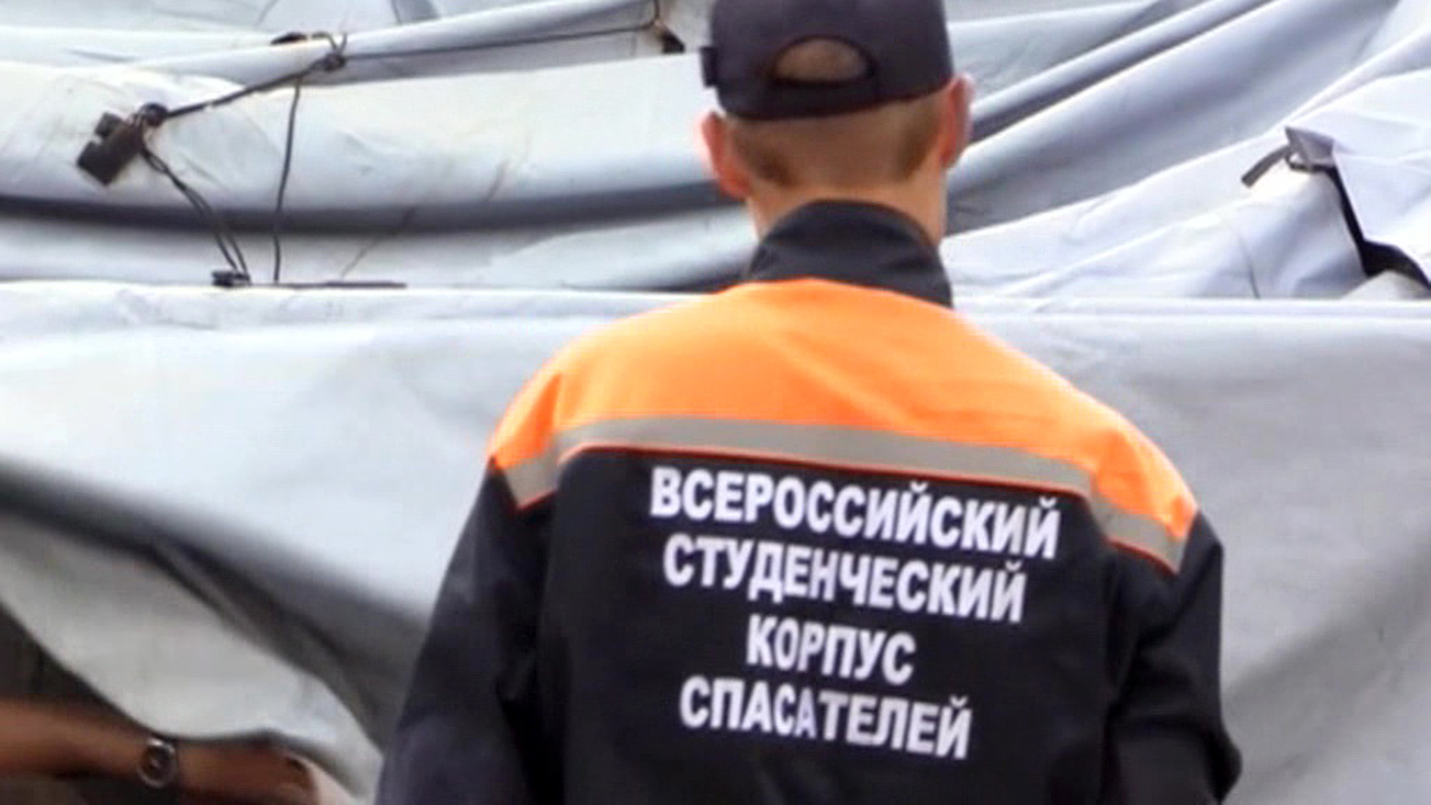 Бороться с пожарами в Сибири помогают будущие спасатели