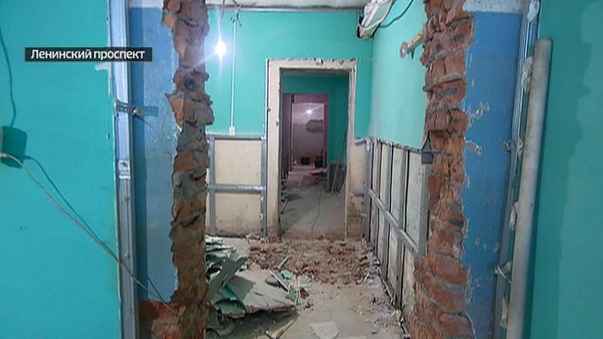 Жильцы дома на Ленинском проспекте живут в постоянном страхе