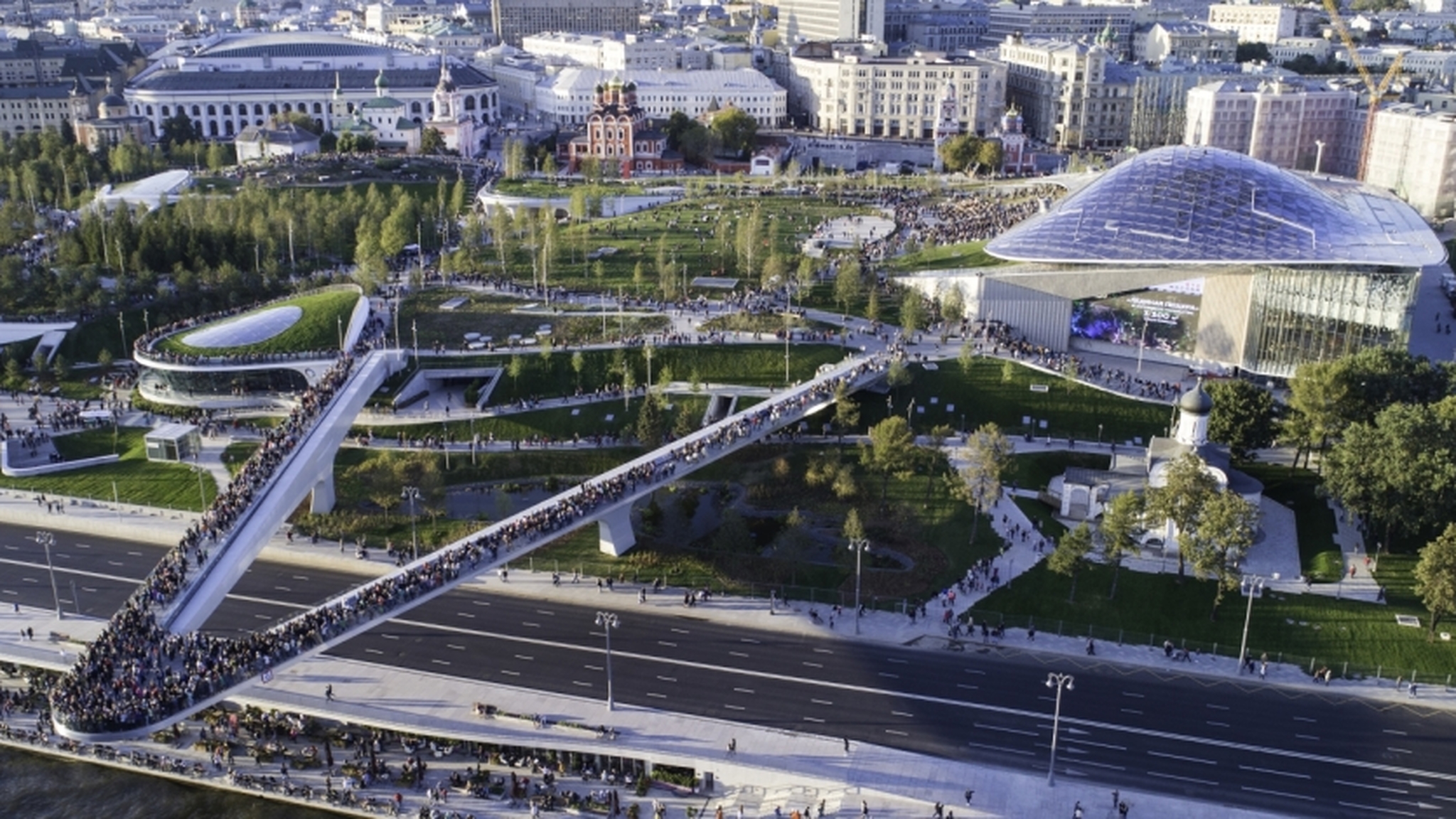 В парке "Зарядье" открылась выставка "Неизвестный. Бессмертный полк"