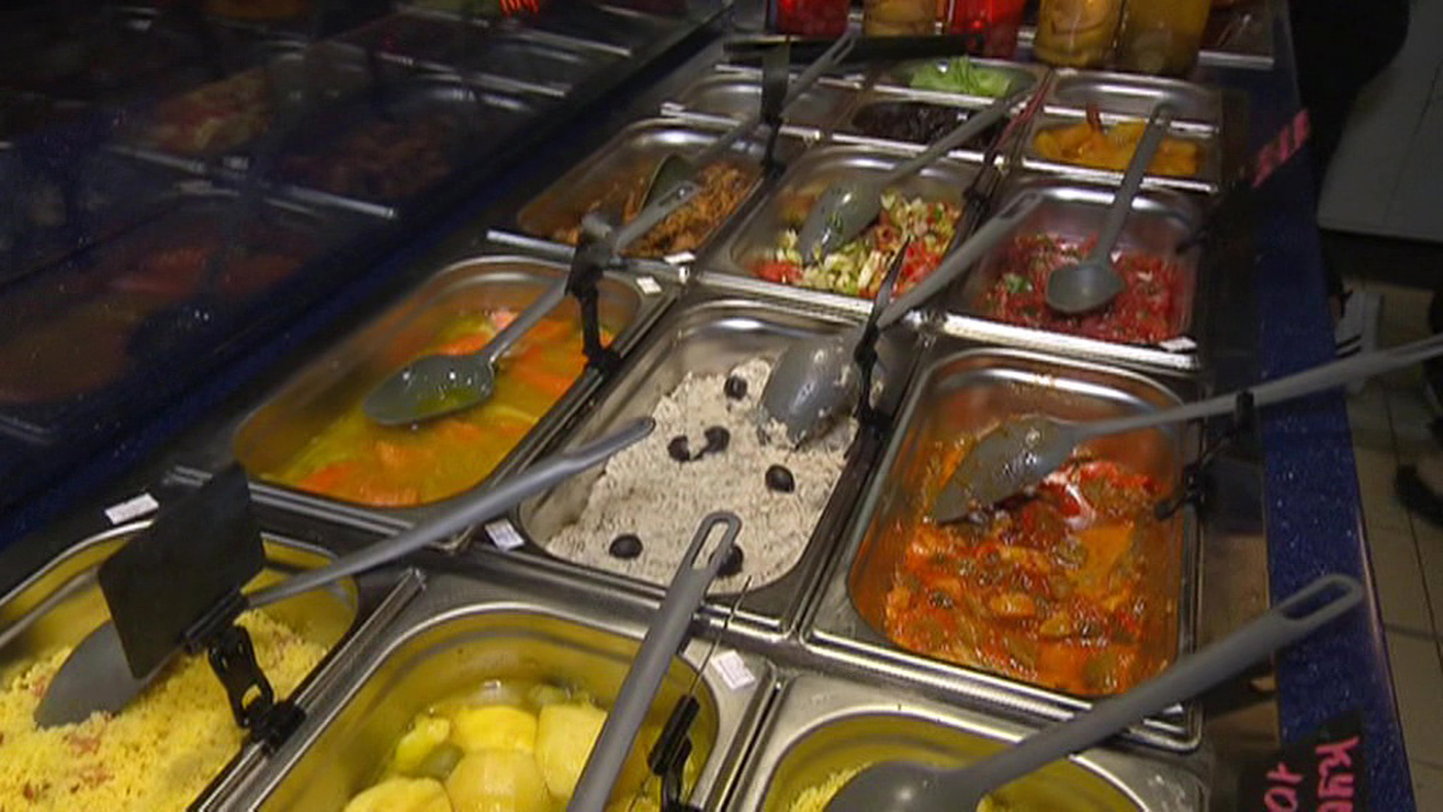 Антисанитария в ларьках с шаурмой напугала полицию и Роспотребнадзор