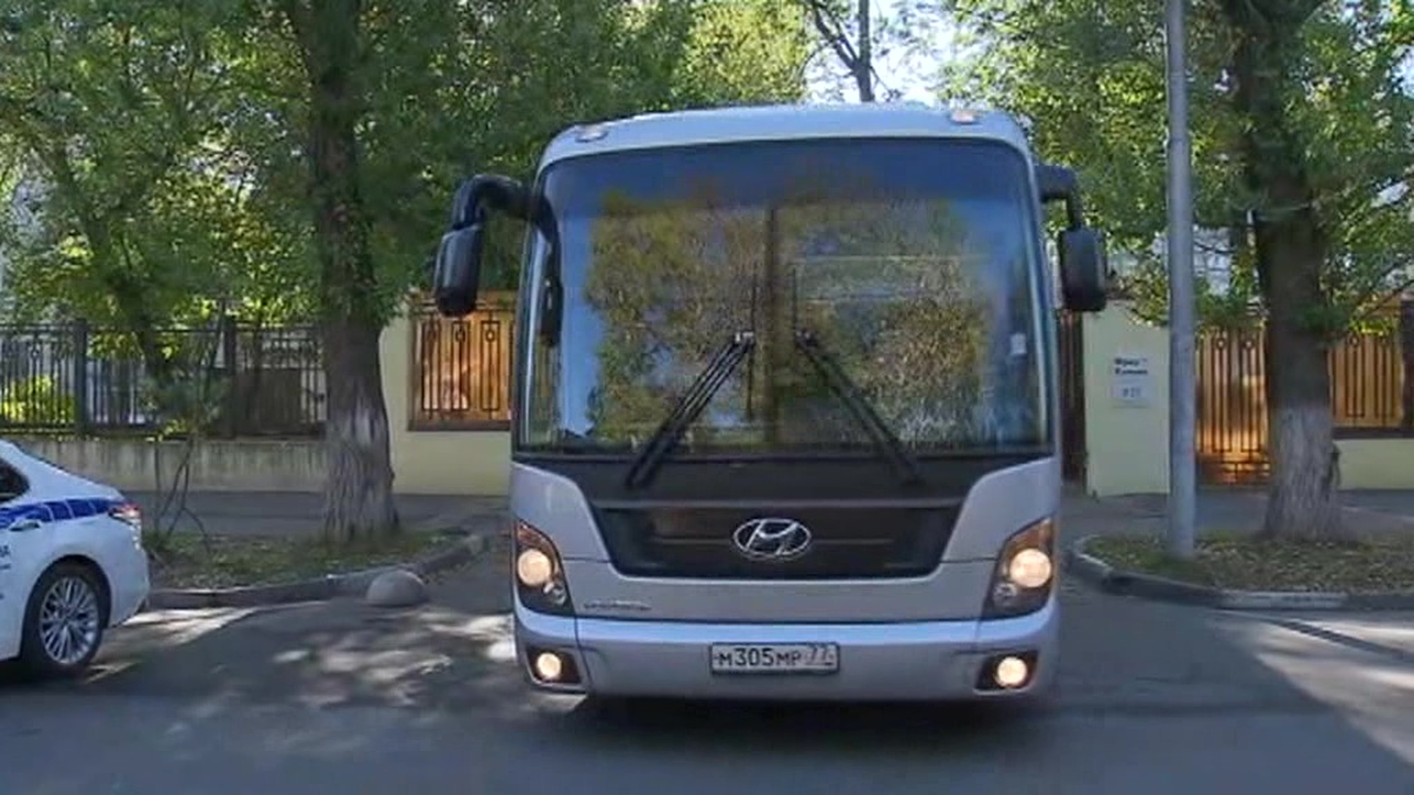 Кортеж с украинскими заключенными прибыл во Внуково