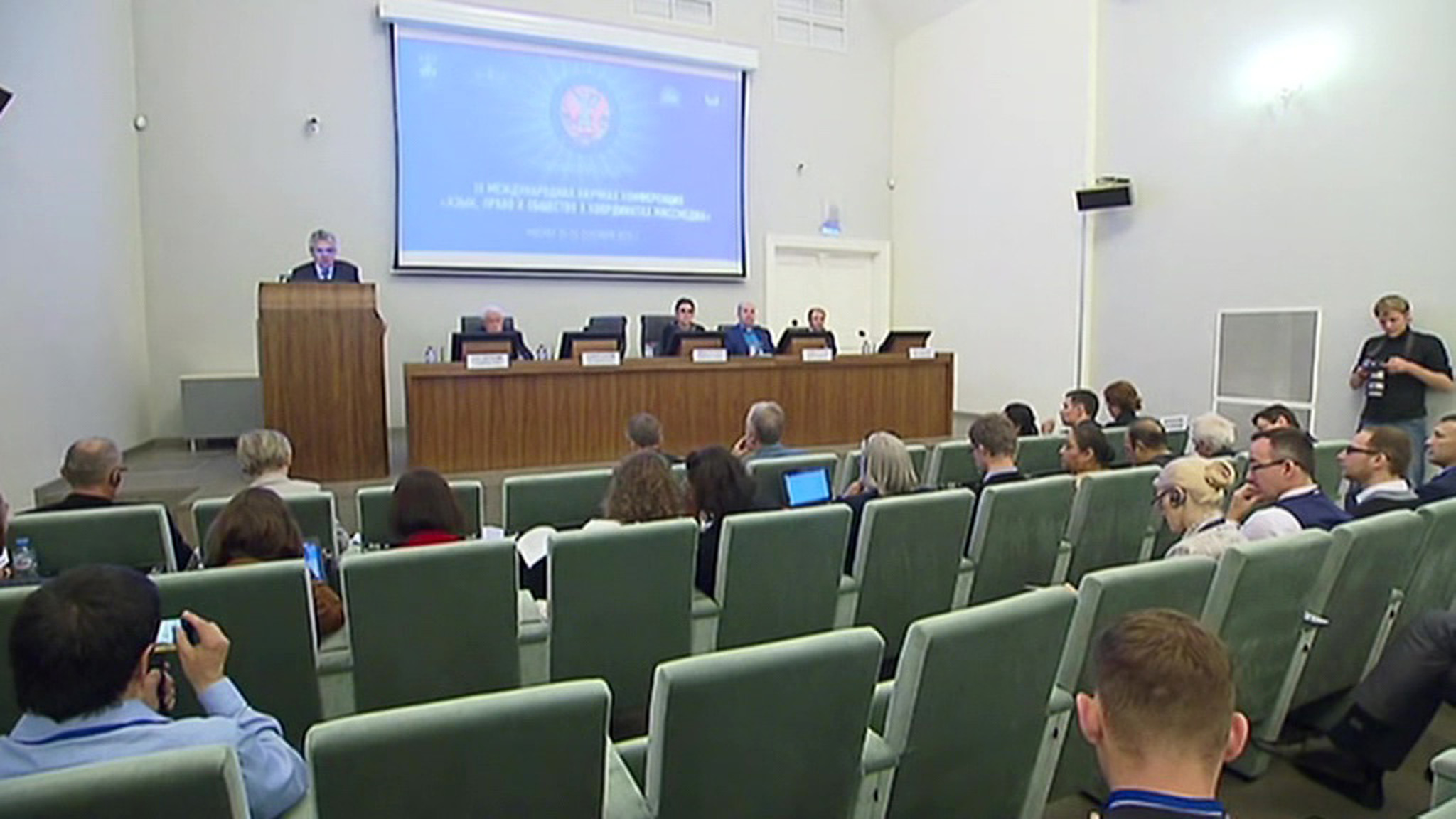 В Москве обсуждают место языков в медиа и борьбу с информационным насилием