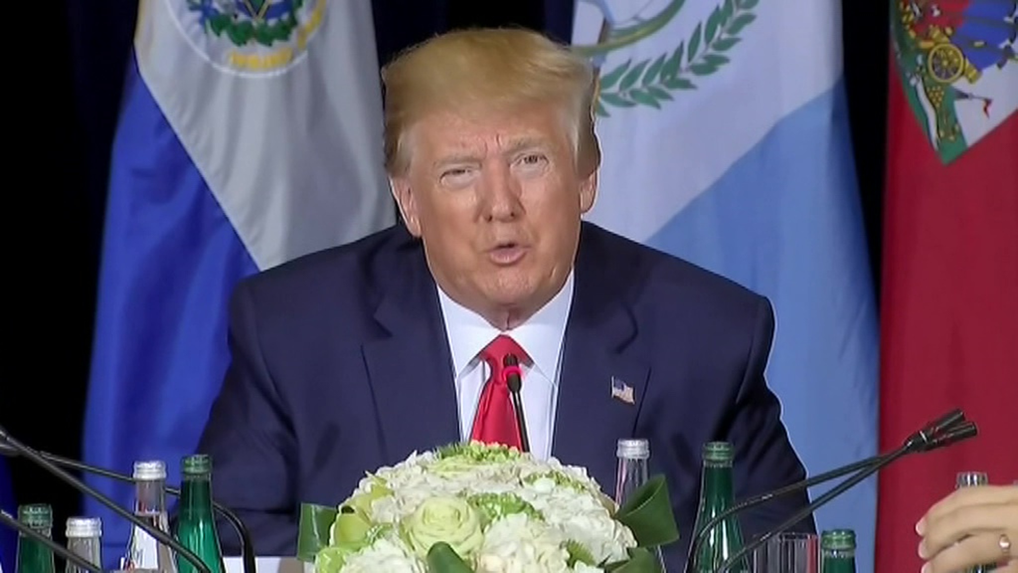 Опубликована стенограмма разговора Трампа, поставившего его на грань импичмента