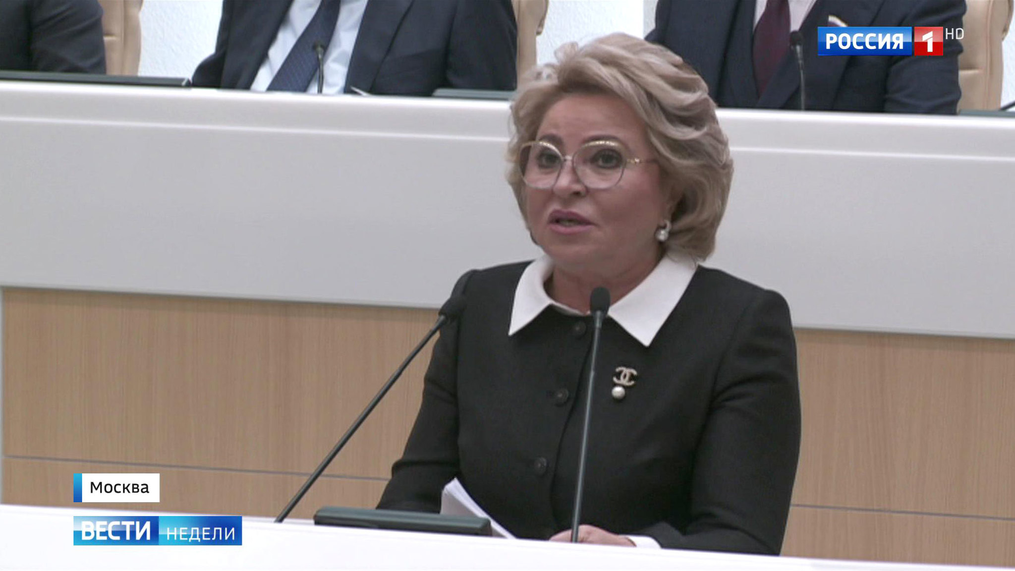 Матвиенко попросила сенаторов чаще встречаться с людьми