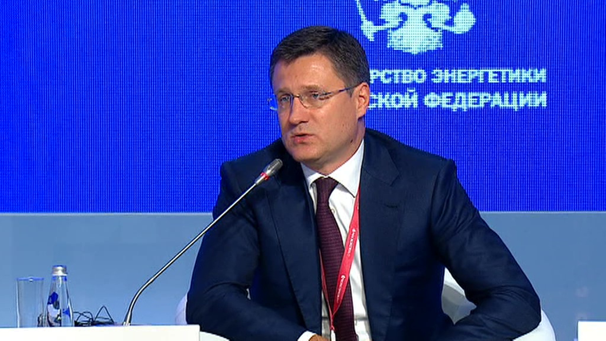 Новак: нефть первой ощущает на себе проблемы мировой экономики