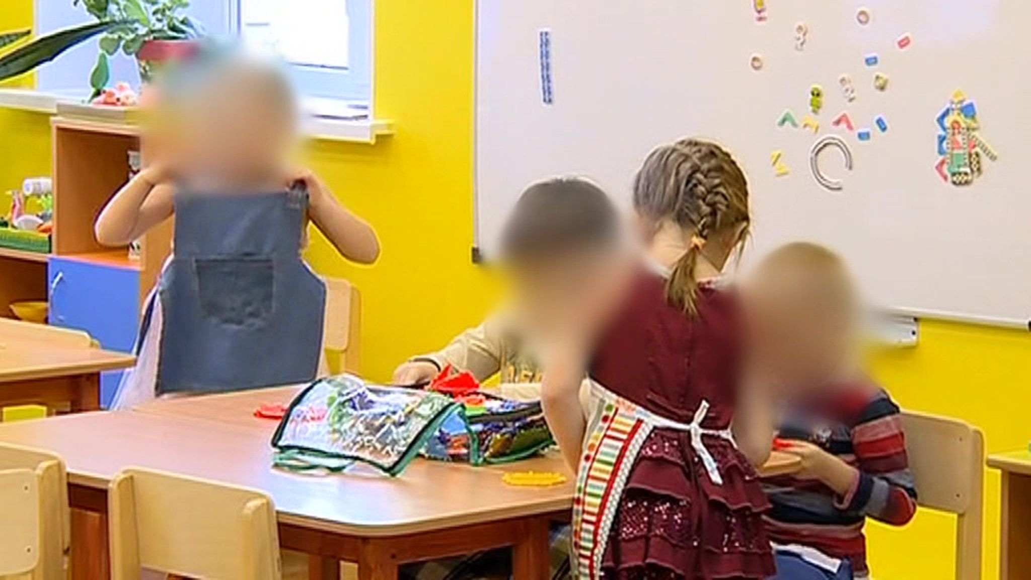 Воспитательница объяснила детям смысл фразы "сажать на кол" и лишилась работы