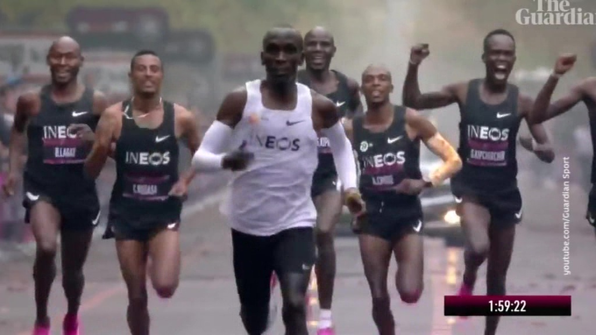 Кениец Кипчоге впервые в истории пробежал марафон быстрее, чем за два часа