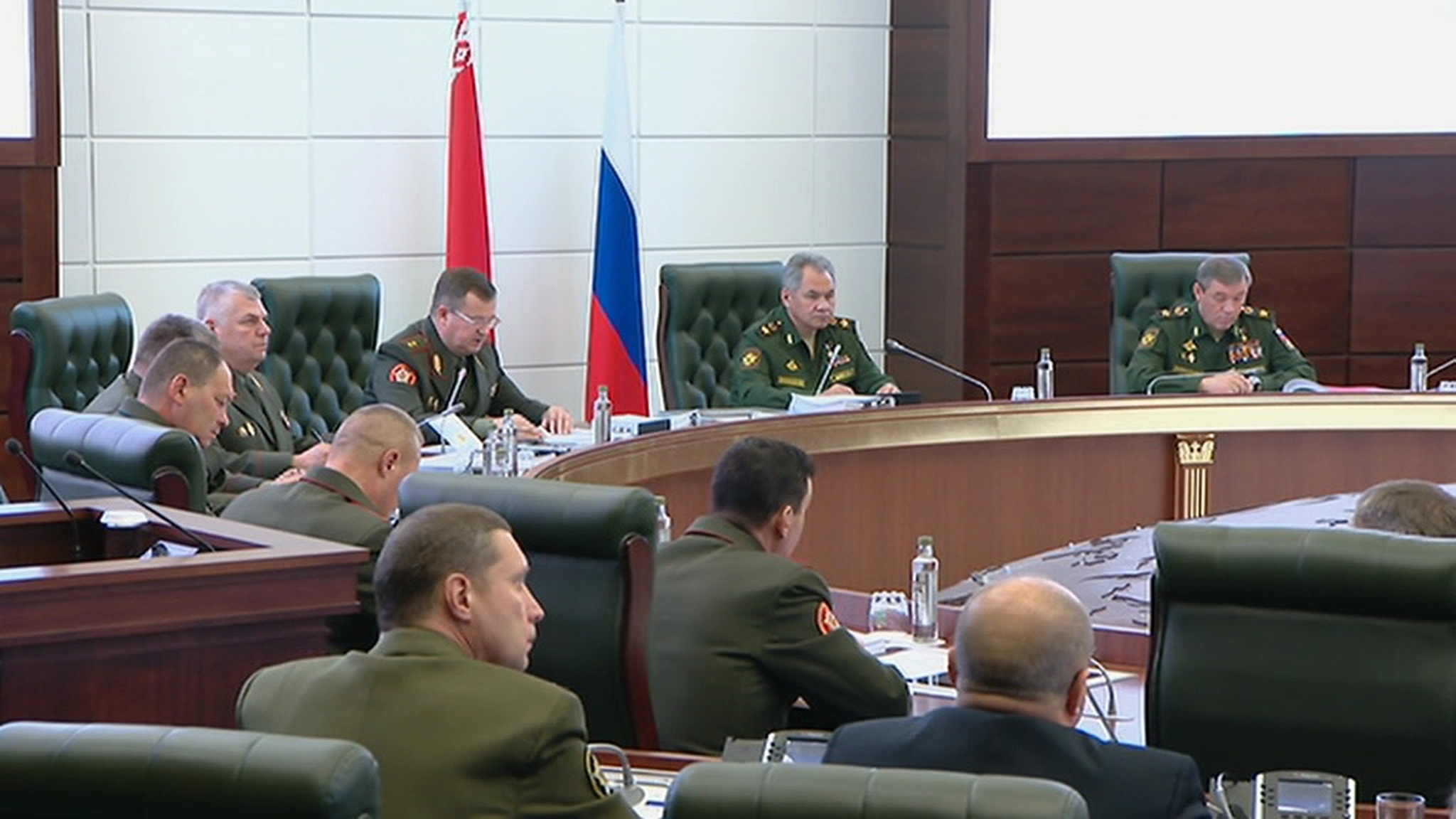 Штаты могут запустить гонку вооружений в Европе и Азии, заявил Шойгу