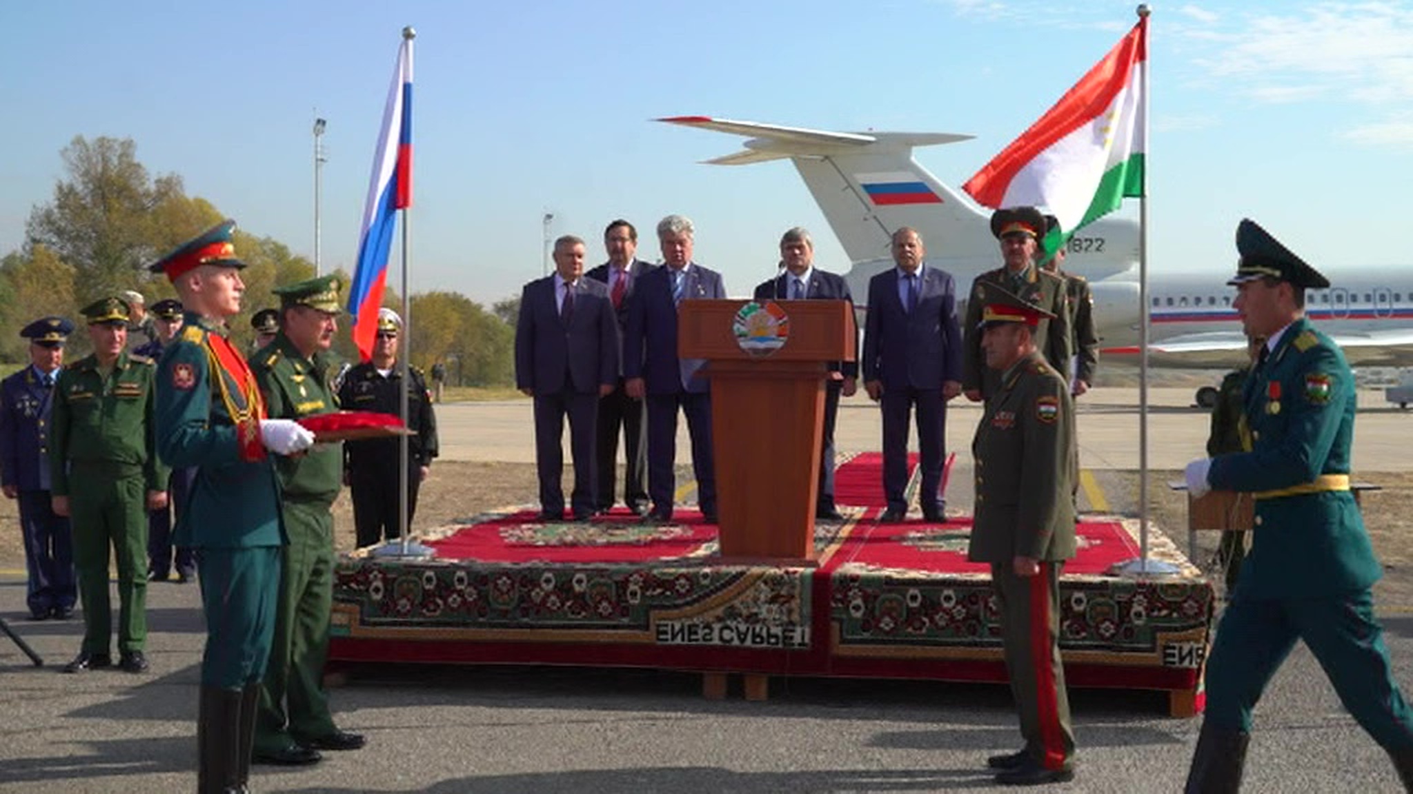 Россия подарила Таджикистану военную технику и вооружения на 320 миллионов