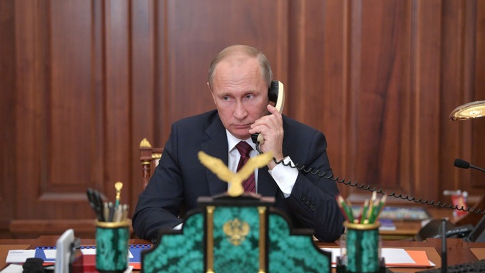 Песков подтвердил телефонные переговоры Путина и Макрона