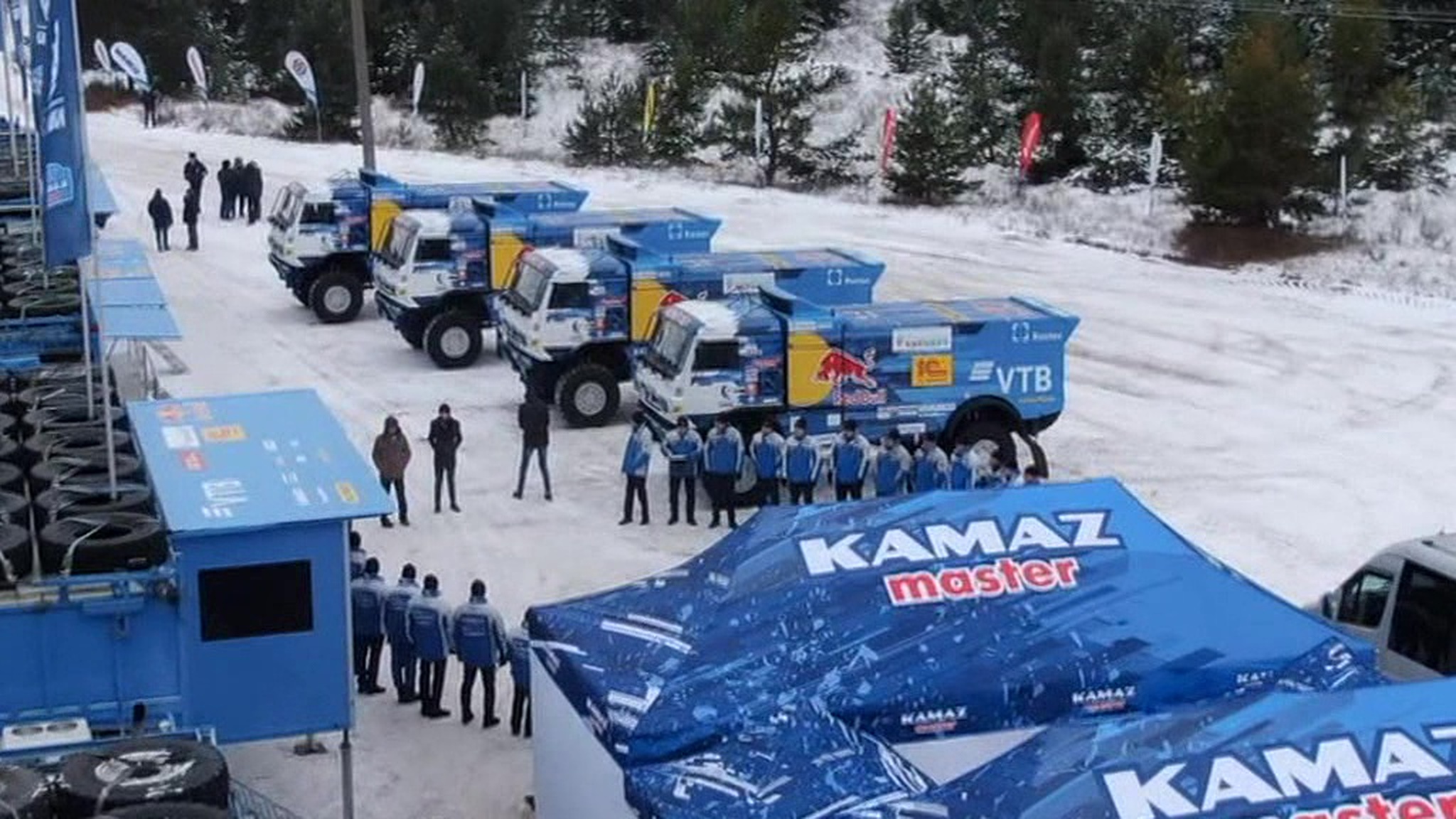 Грузовики команды "КАМАЗ-Мастер" отправились на ралли "Дакар"