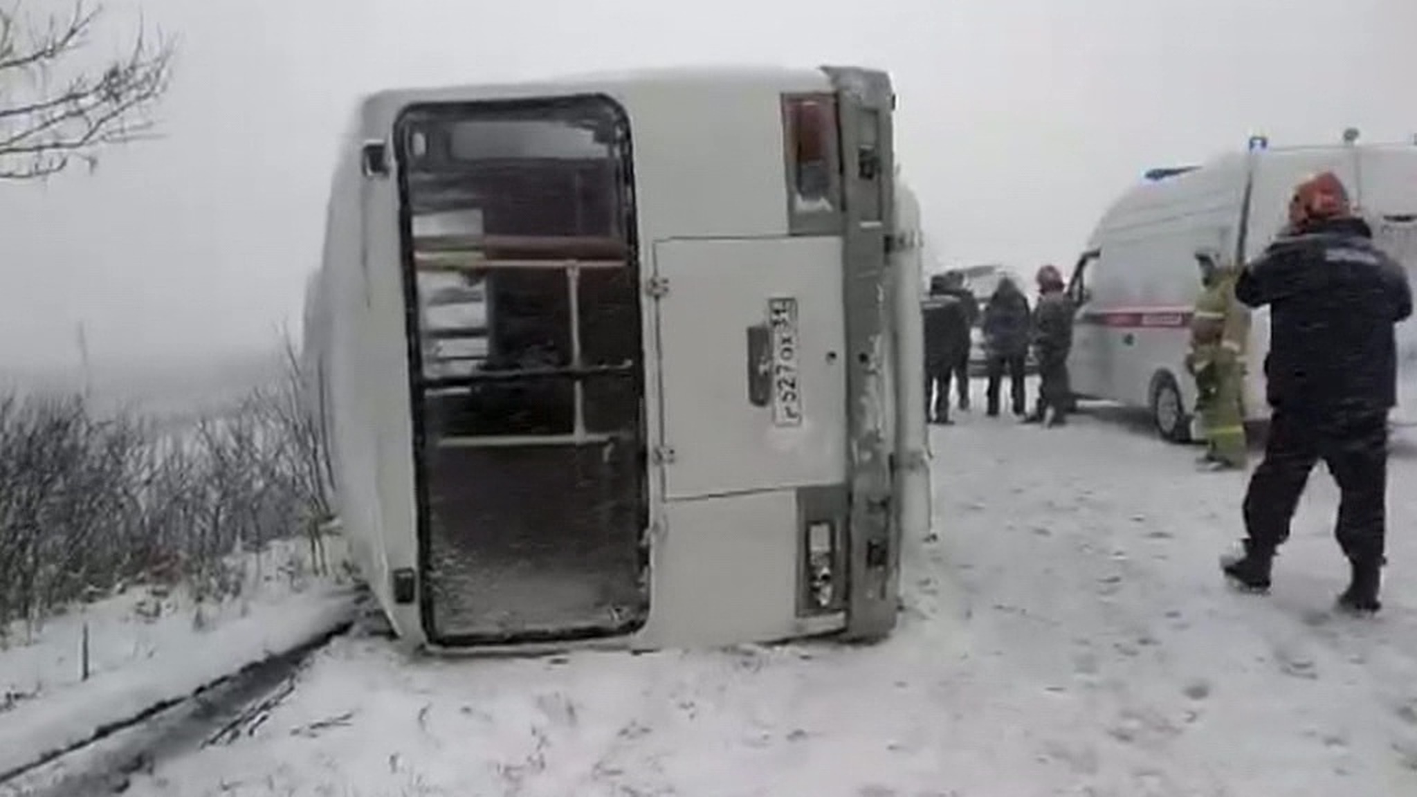 Под Старым Осколом перевернулся автобус