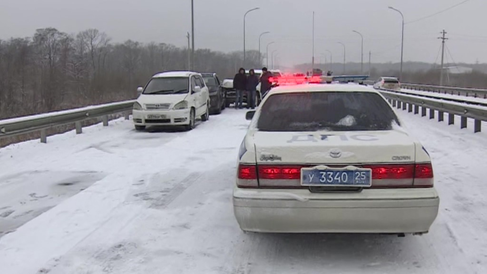 Владивосток переживает последствия снегопада