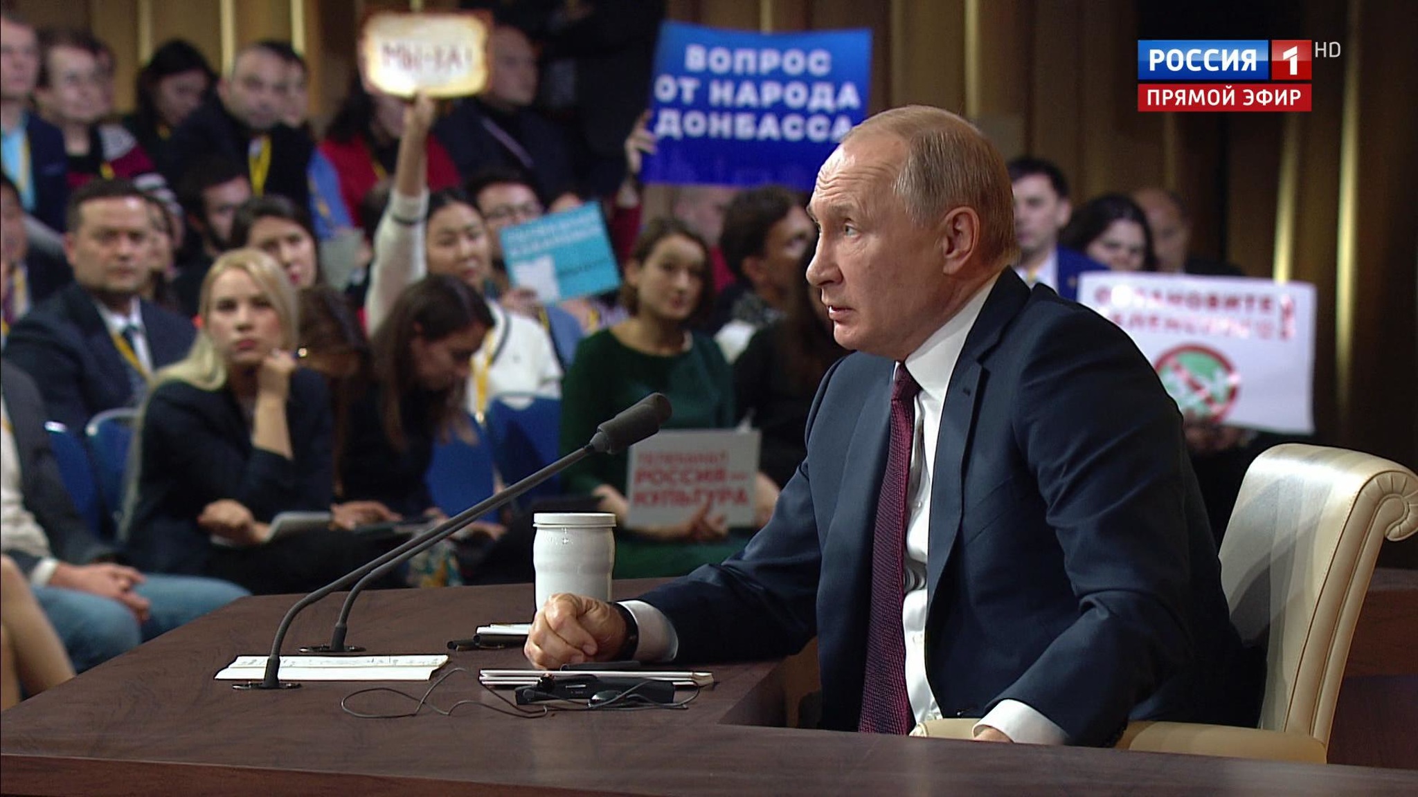 Путин: Россия не собирается "закрывать" интернет