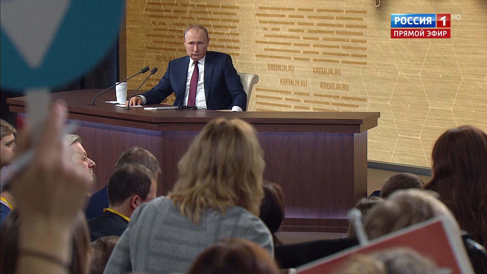 Приравнивать сталинизм к фашизму - верх цинизма, уверен Путин