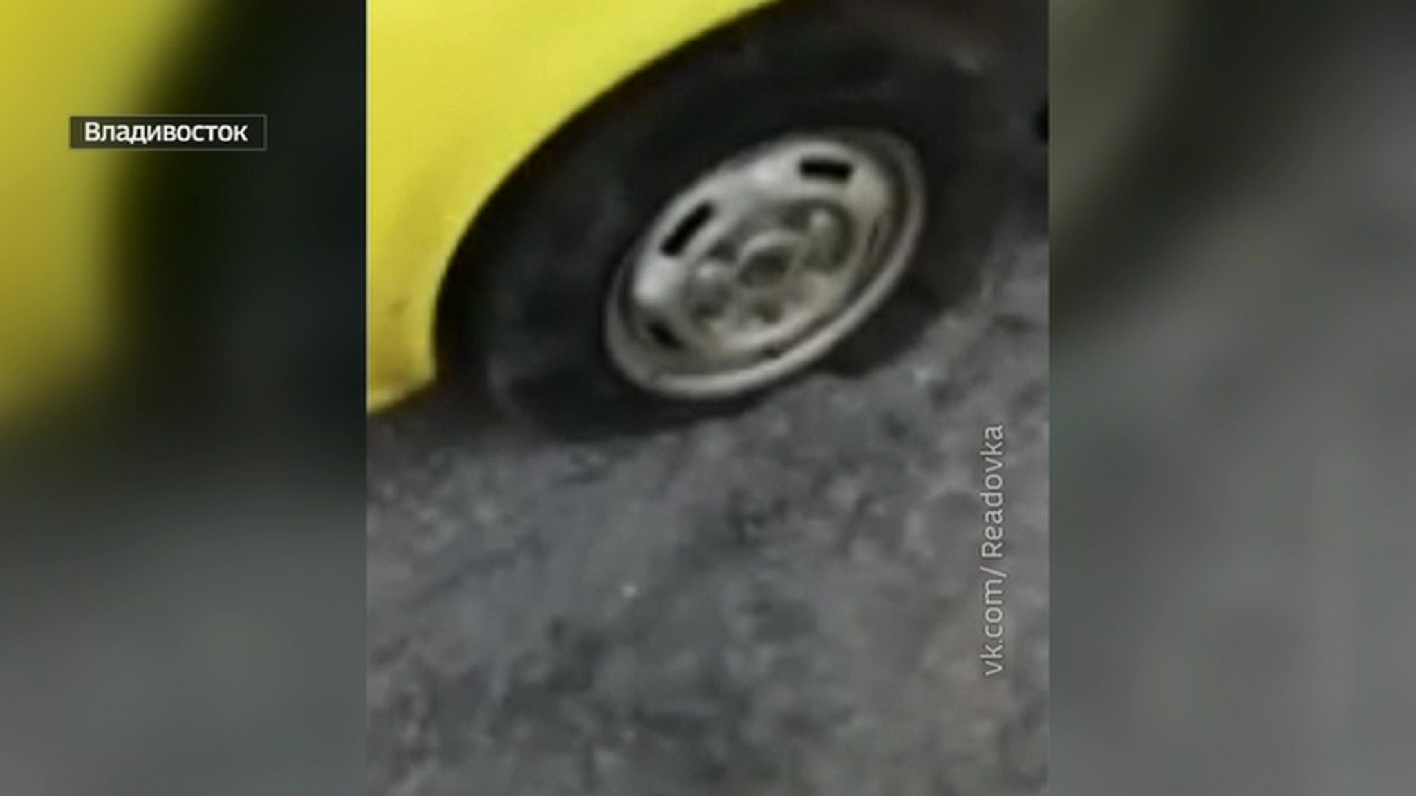 Во Владивостоке неизвестный проколол шины у десятков машин