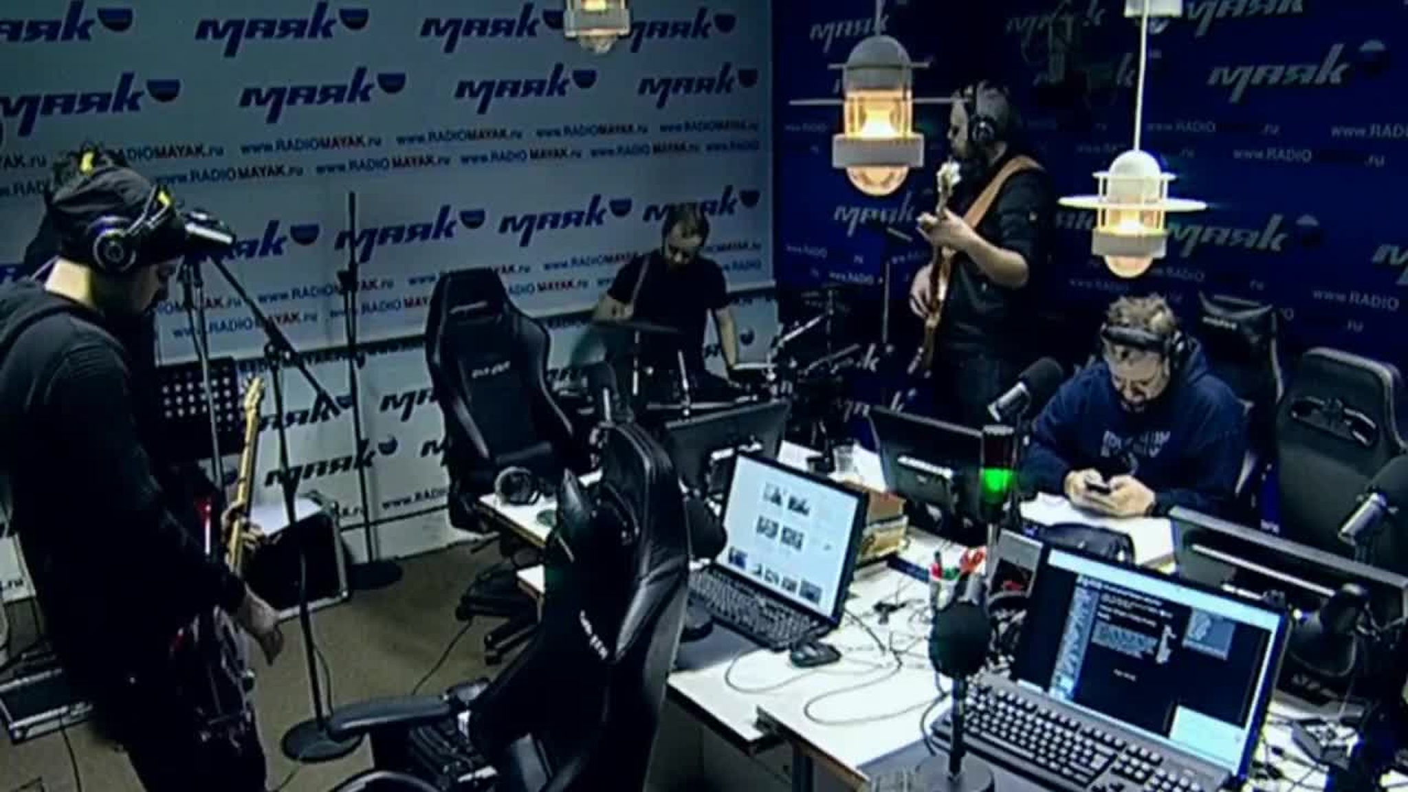 В рабочий полдень. Группа NIZKIZ