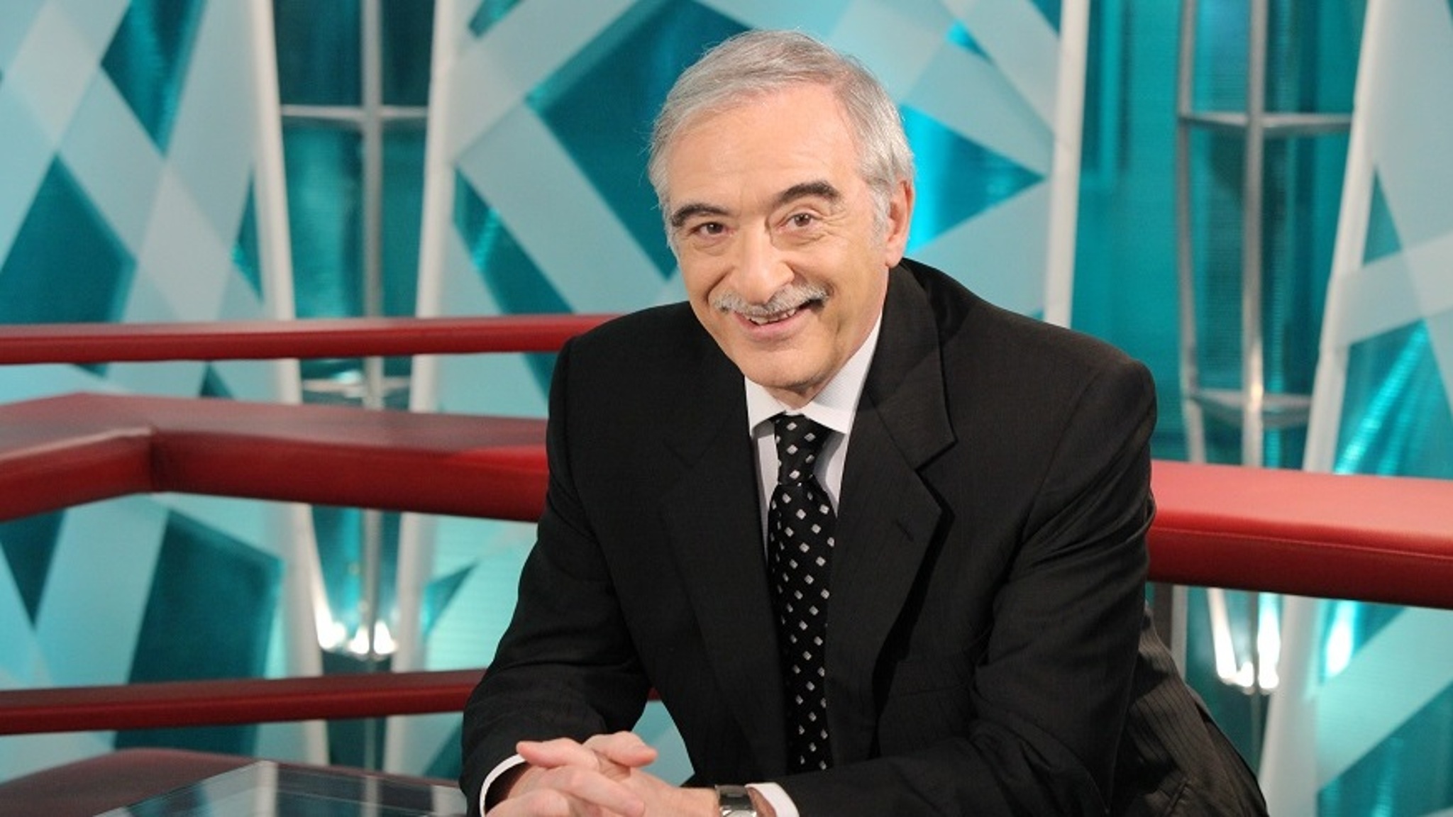 Полад Бюльбюль оглы удостоен ордена Александра Невского