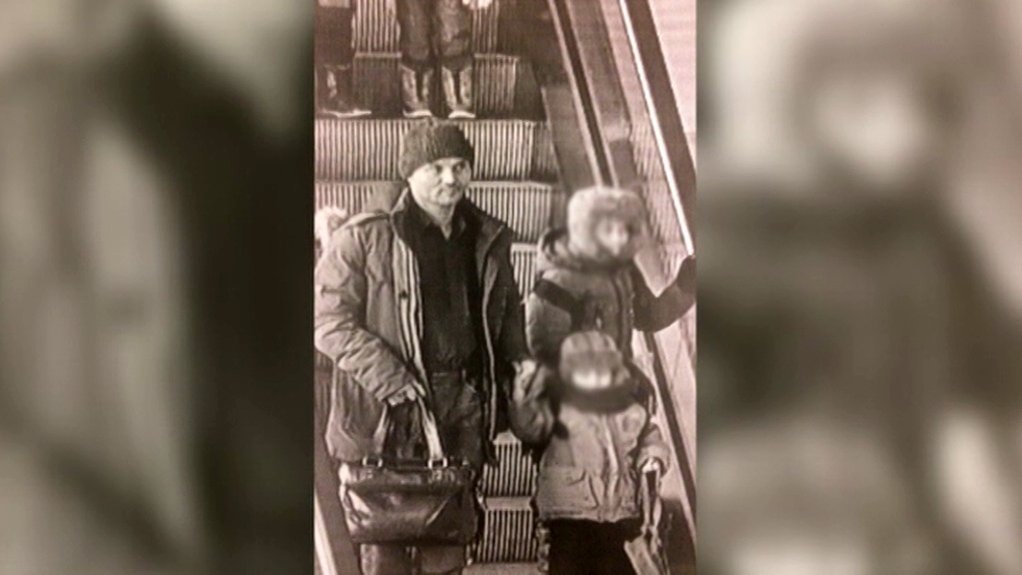 Брошенных в Шереметьеве мальчиков устроили в сад и школу
