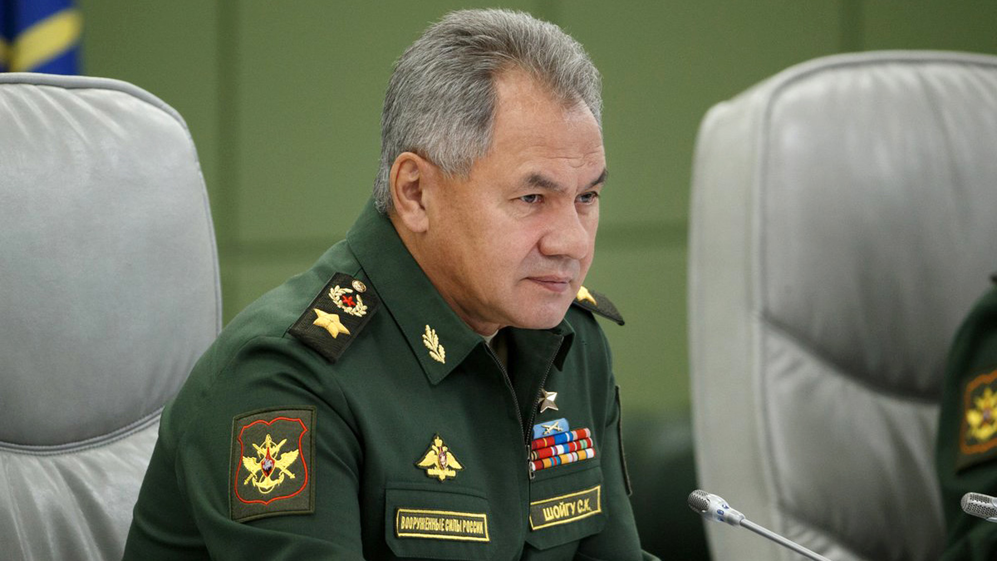 Действующие военные и пенсионеры получили по 15 и 10 тысяч