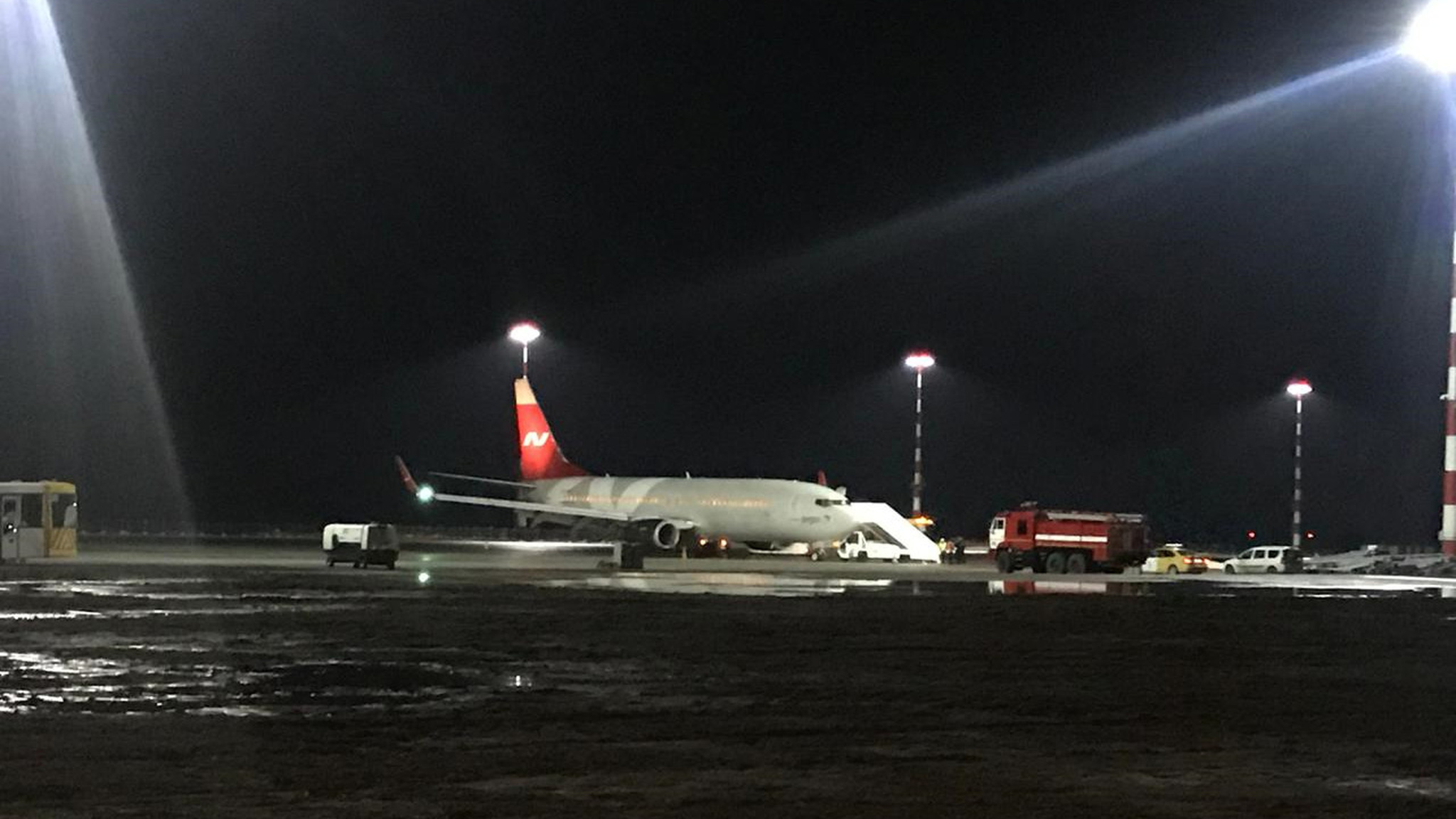 Boeing 767 выкатился за пределы взлётно-посадочной полосы в аэропорту Симферополя