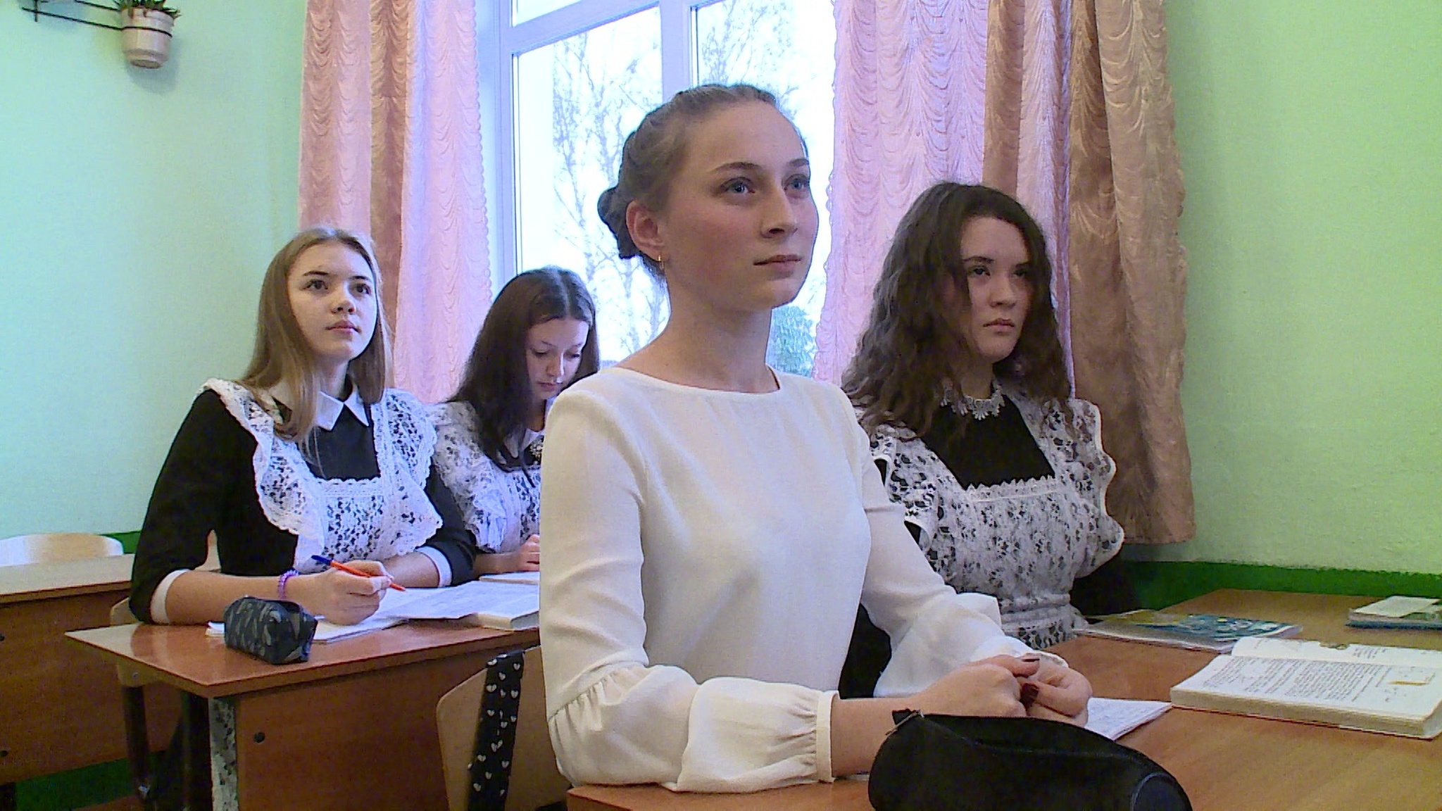 Роспотребнадзор: требования носить маски учителям не было и нет