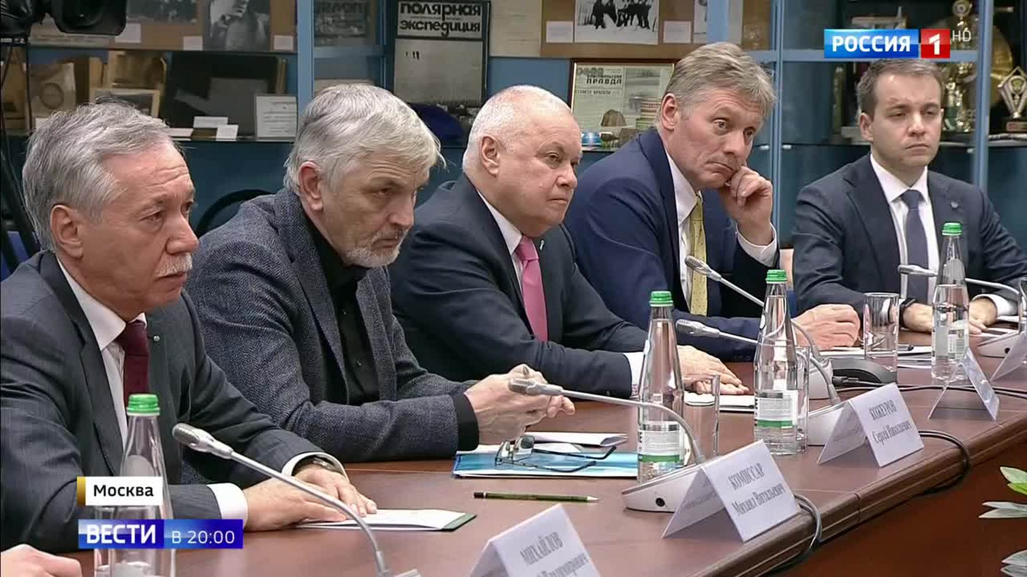 Where Did Poroshenko Spend His New Year? A Private Island in Maldives While Country is at War