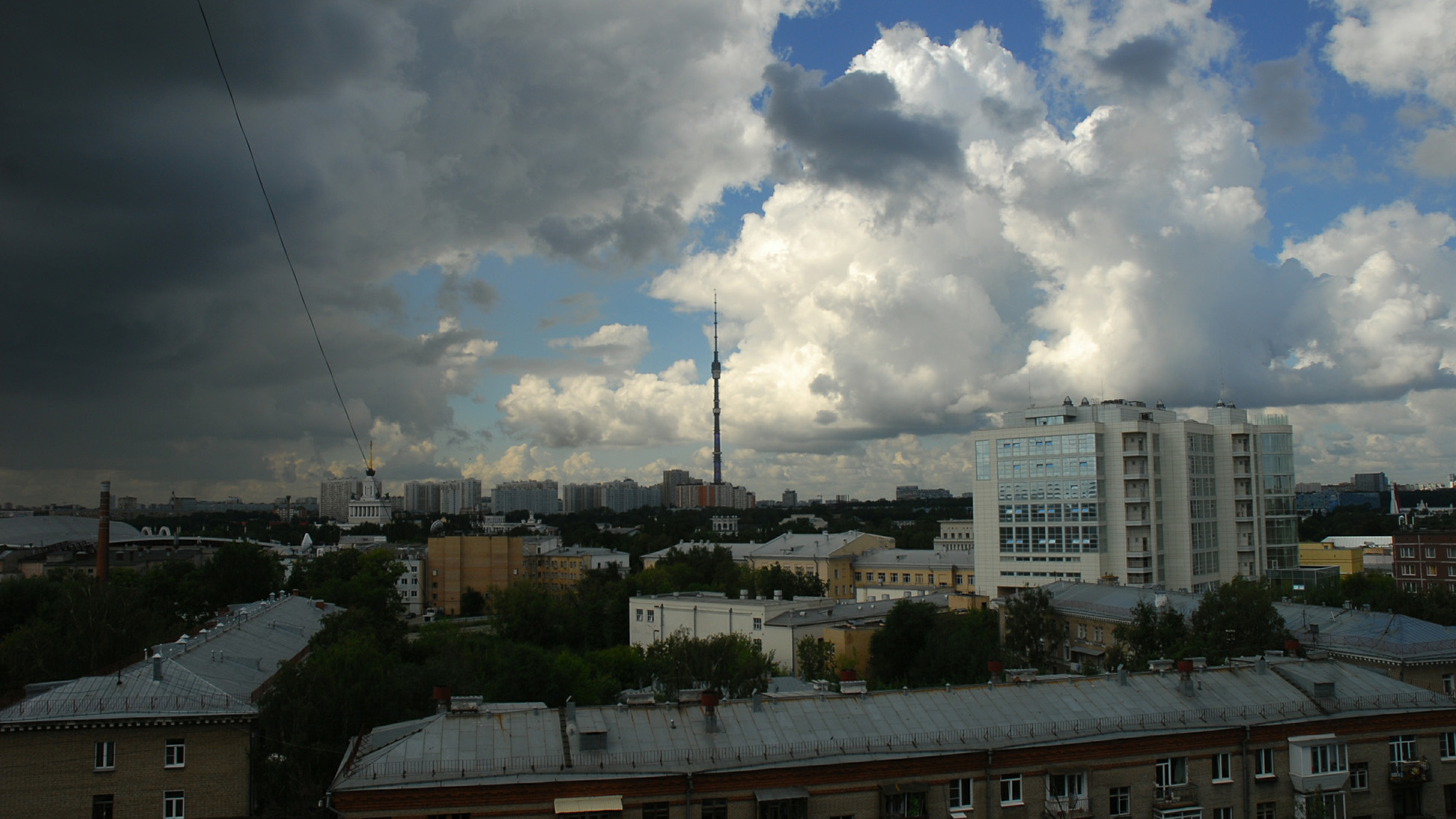 Москву ждут ливни, жара и "погодная идиллия"