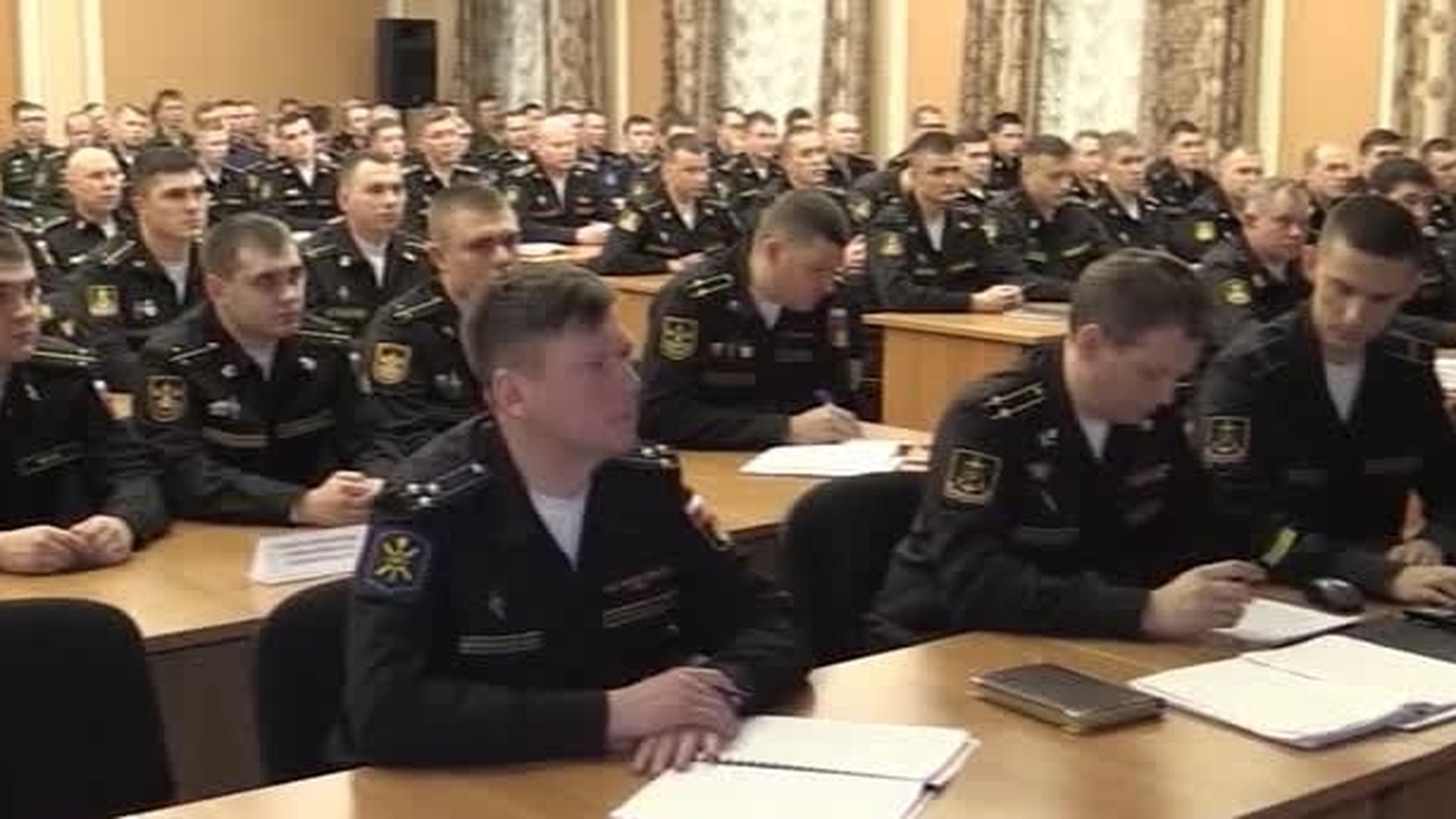 Минобороны разрешило абитуриентам не приезжать в военные вузы