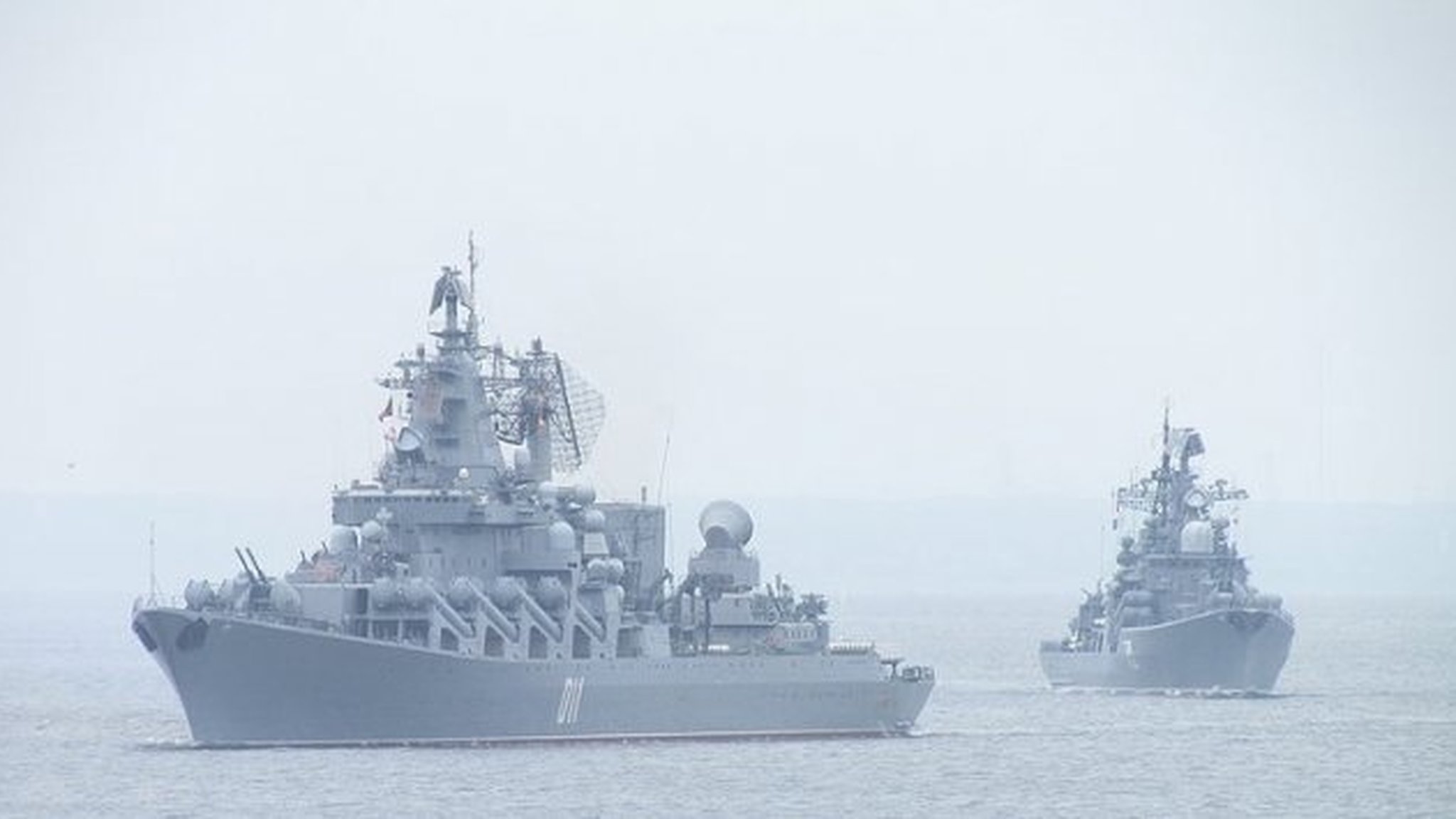 Крейсер "Варяг" и подлодка "Омск" провели стрельбы у берегов Камчатки