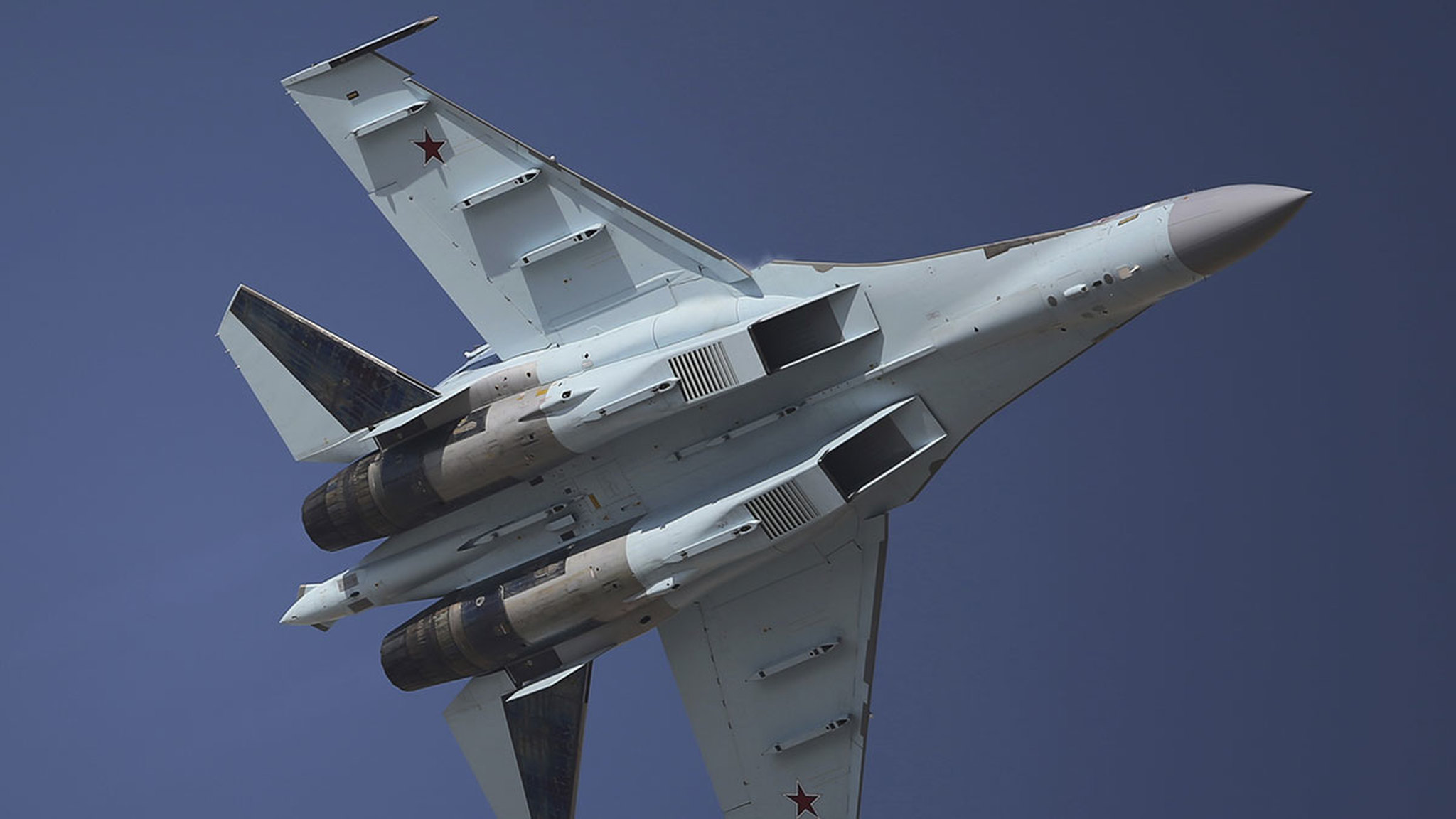 Три российских Су-35 сопроводили над Тихим океаном бомбардировщик США