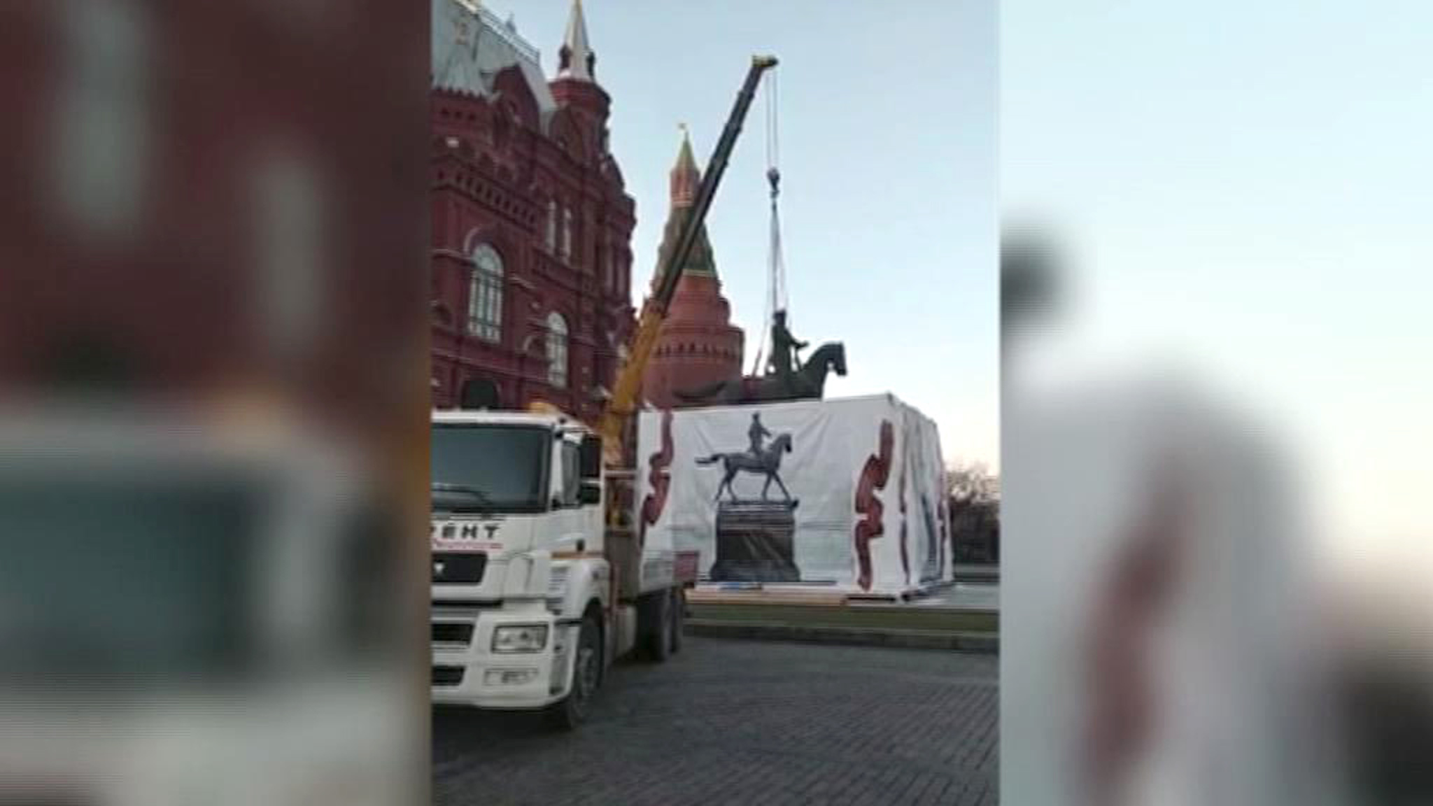 У Красной площади в Москве заменили памятник маршалу Жукову