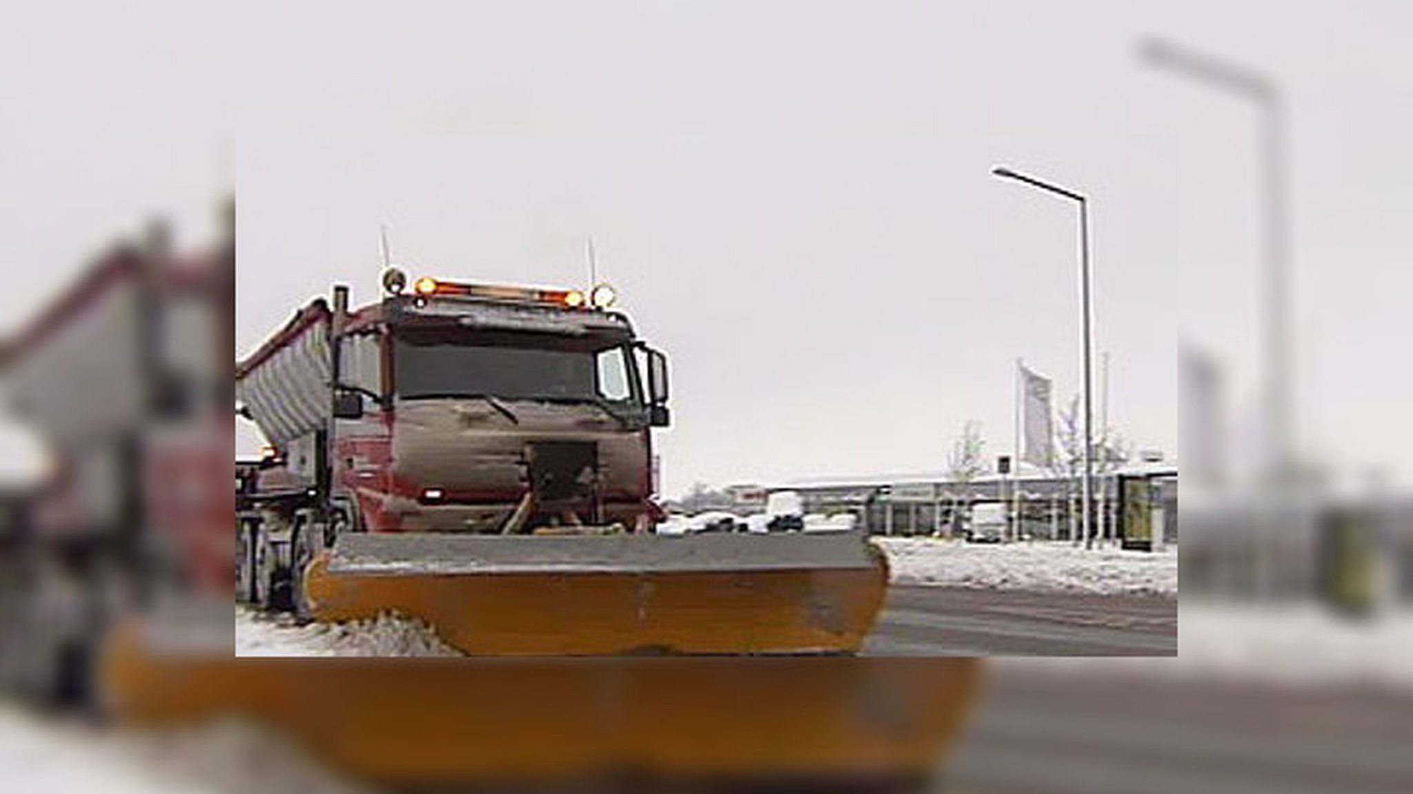 Европа расчищает сугробы