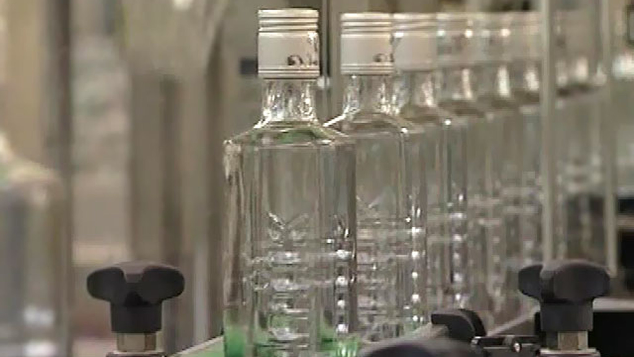 Продавцов алкоголя научат отказывать несовершеннолетним