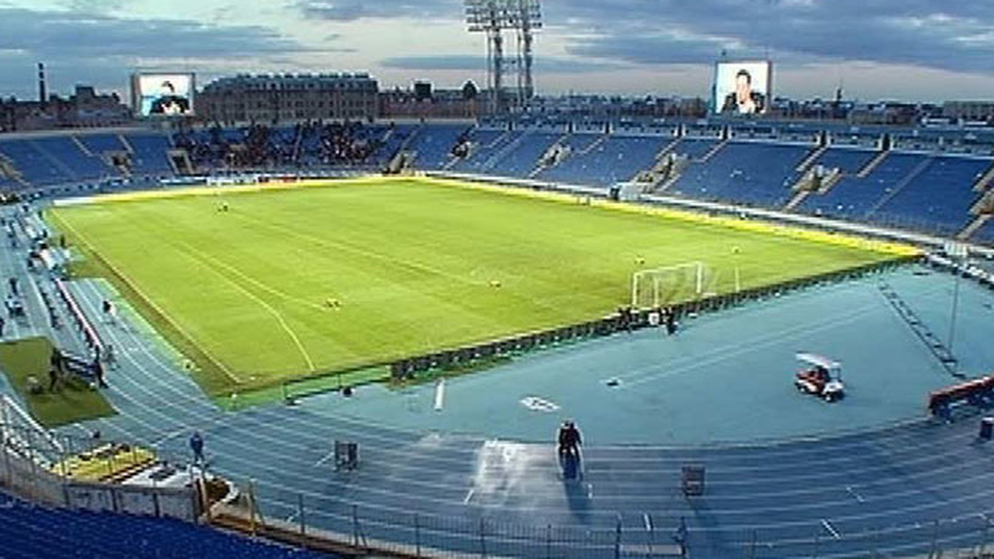 Знаменитый шведский стадион разобран на сувениры